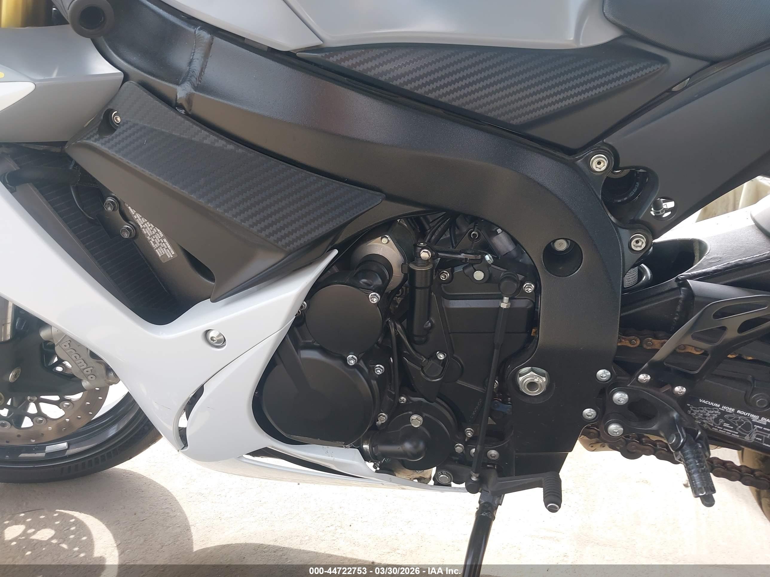 SUZUKI GSX-R750 image 9