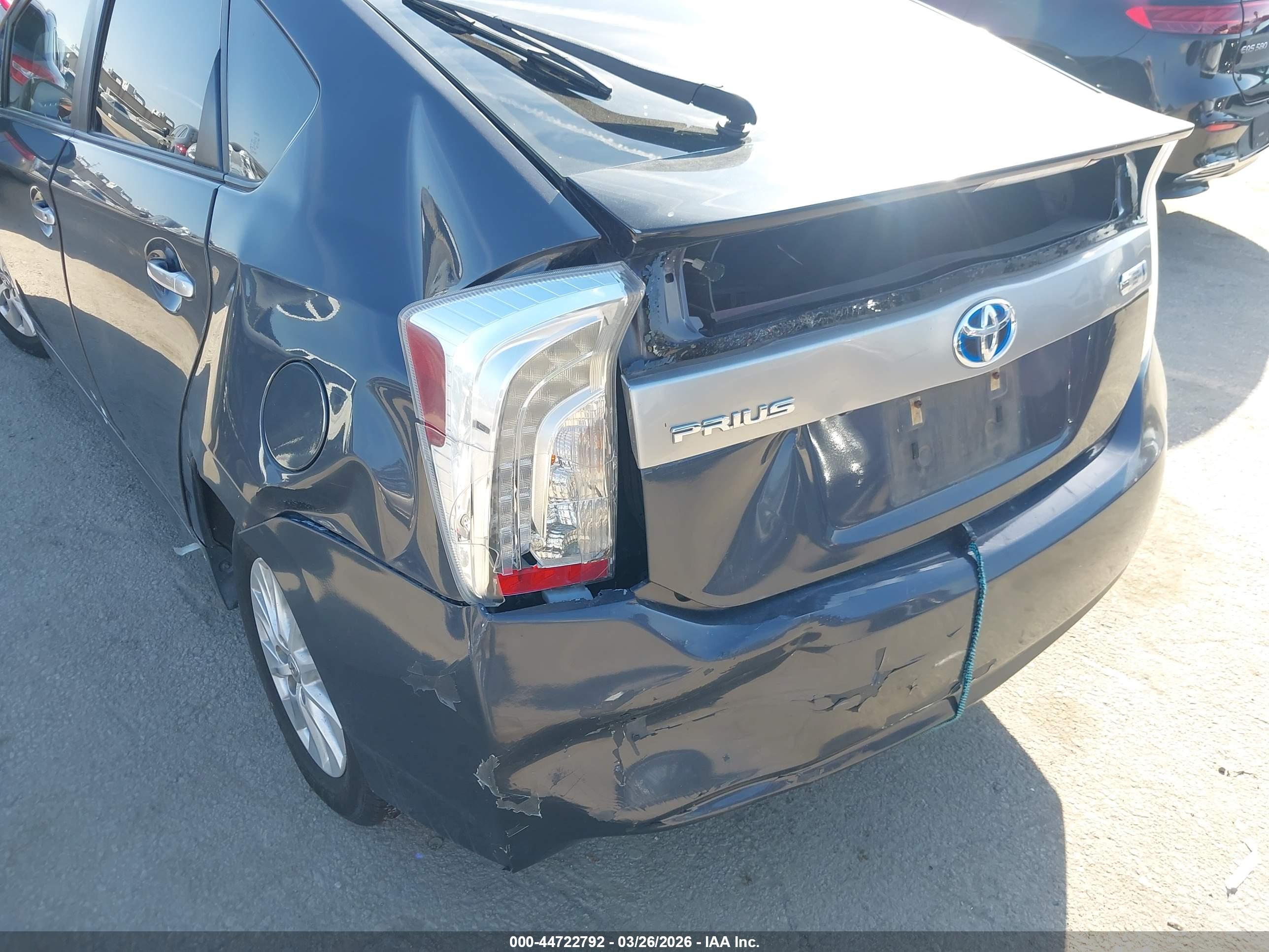 TOYOTA PRIUS image 6