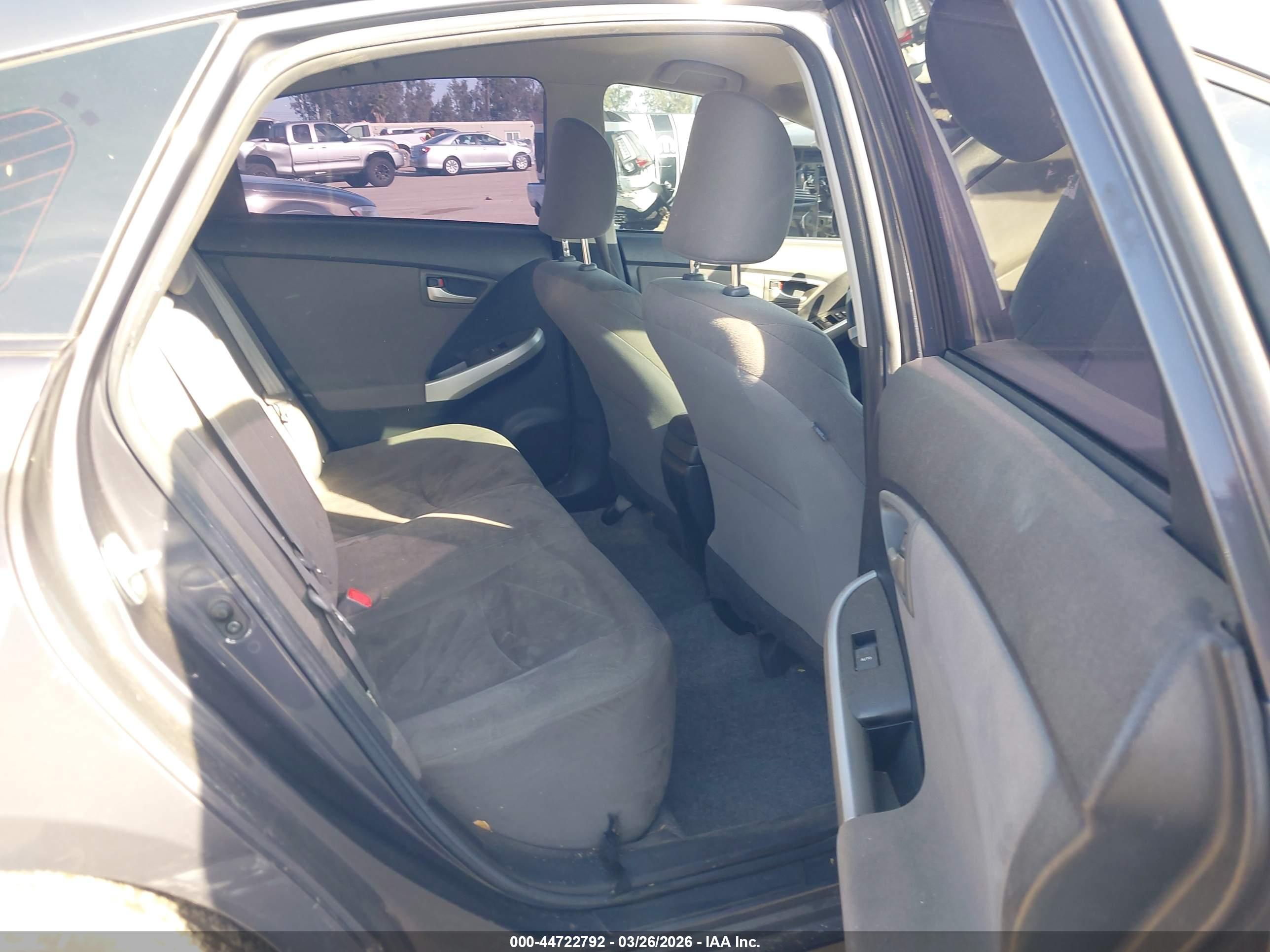 TOYOTA PRIUS image 8