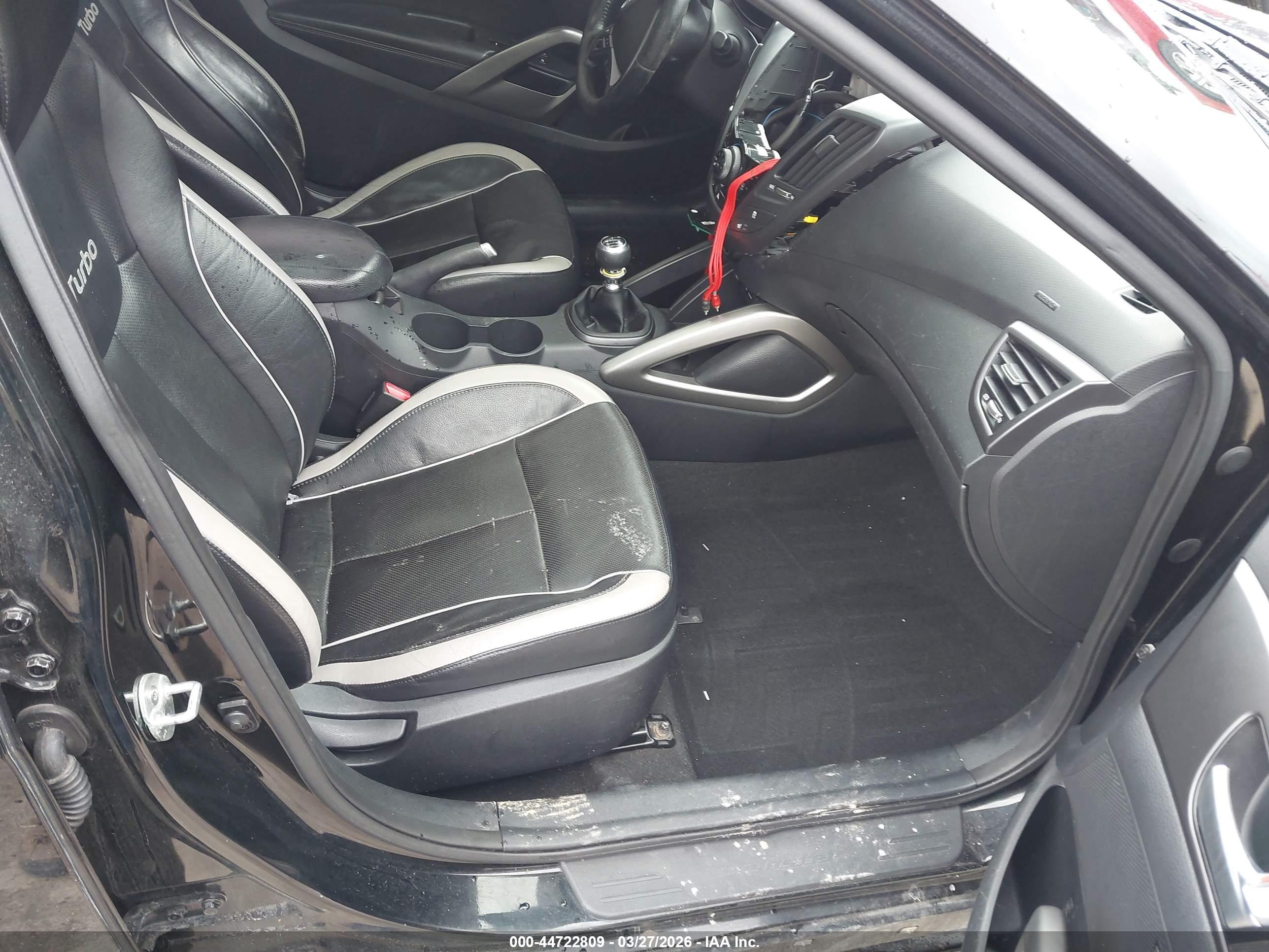 HYUNDAI VELOSTER image 5
