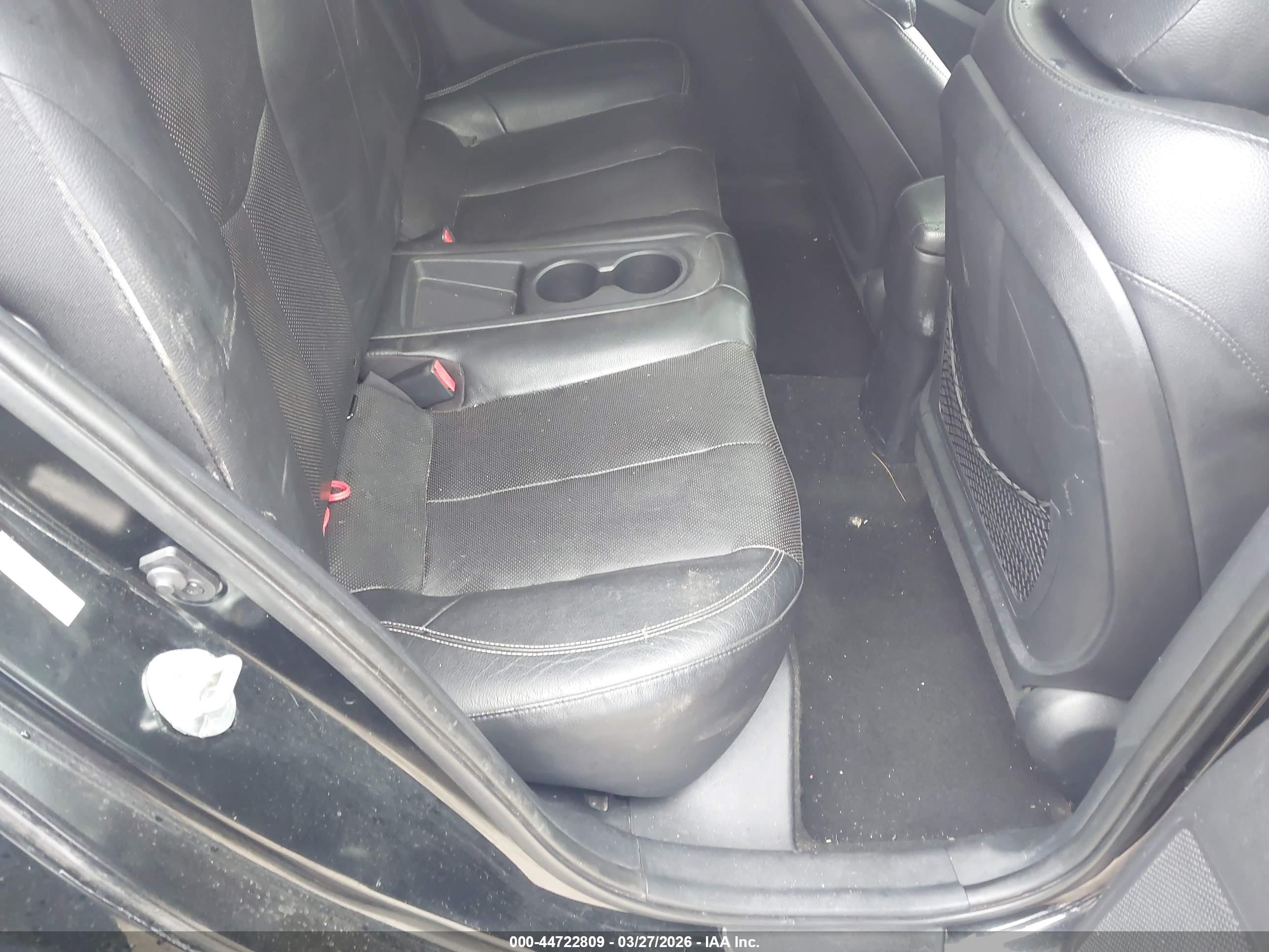 HYUNDAI VELOSTER image 8
