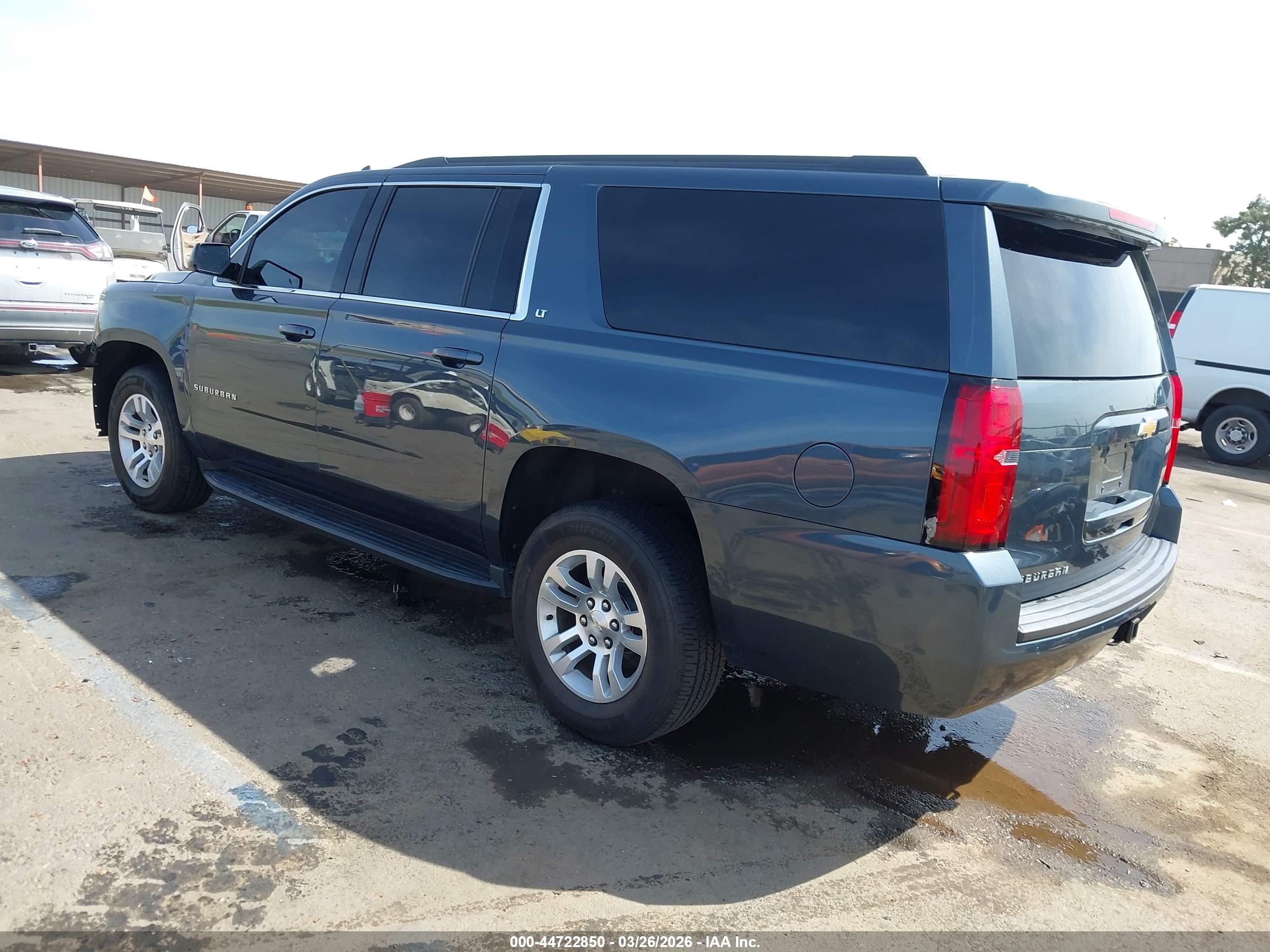 CHEVROLET SUBURBAN image 3