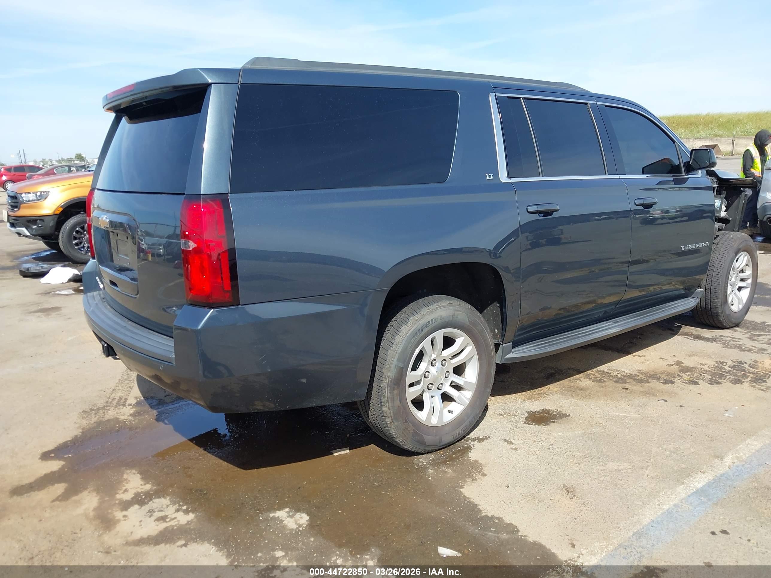 CHEVROLET SUBURBAN image 4