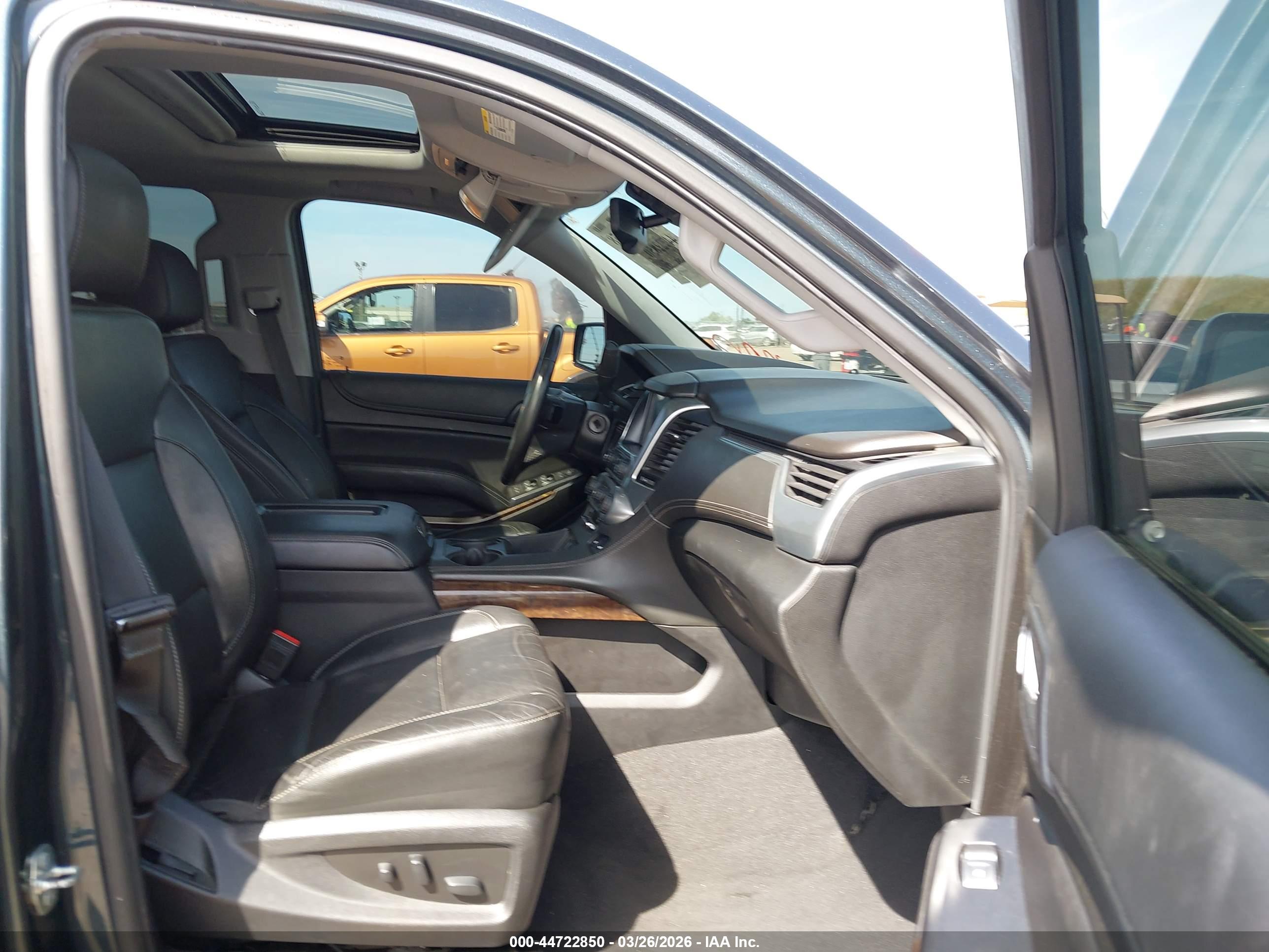 CHEVROLET SUBURBAN image 5