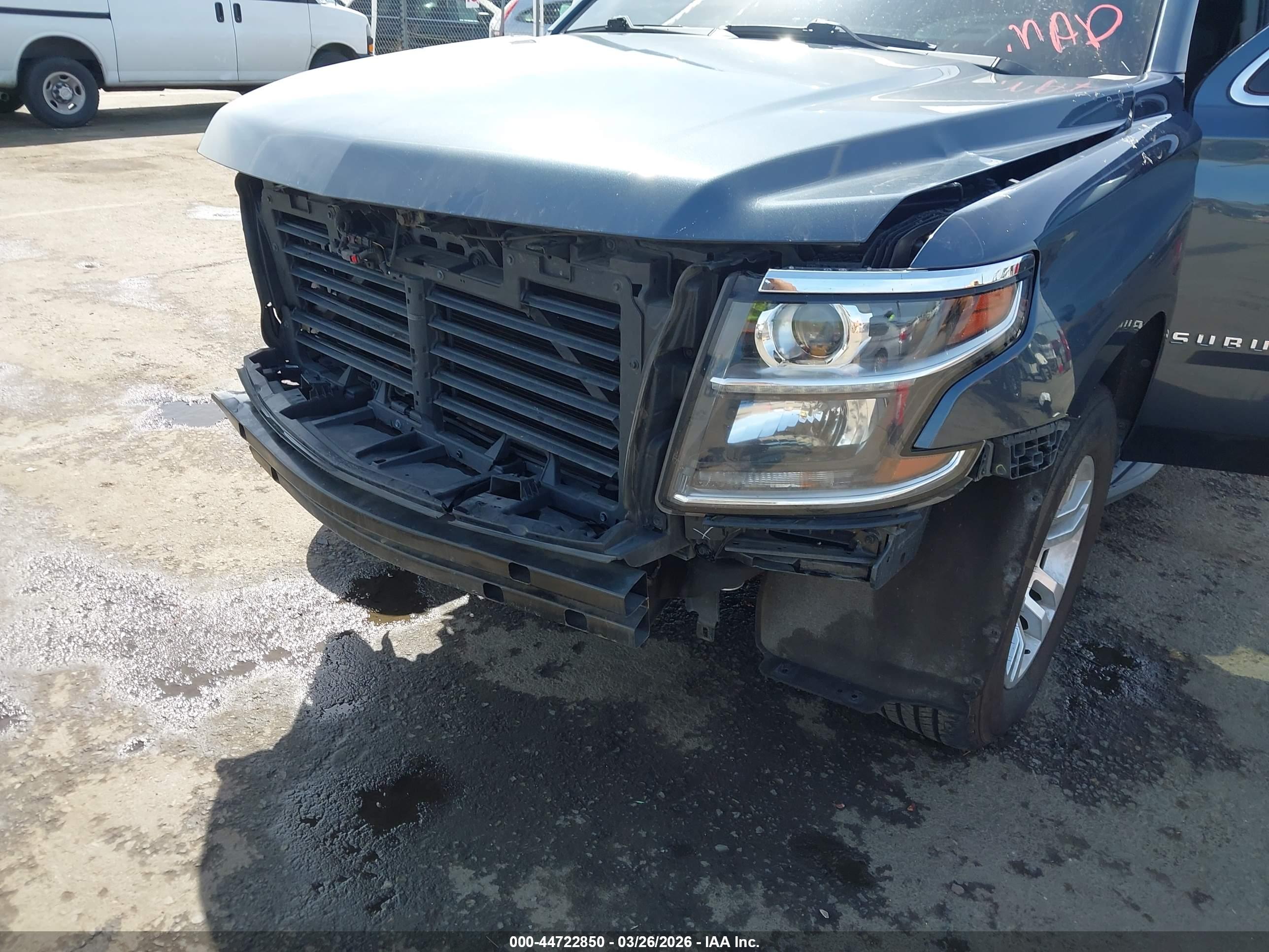 CHEVROLET SUBURBAN image 6