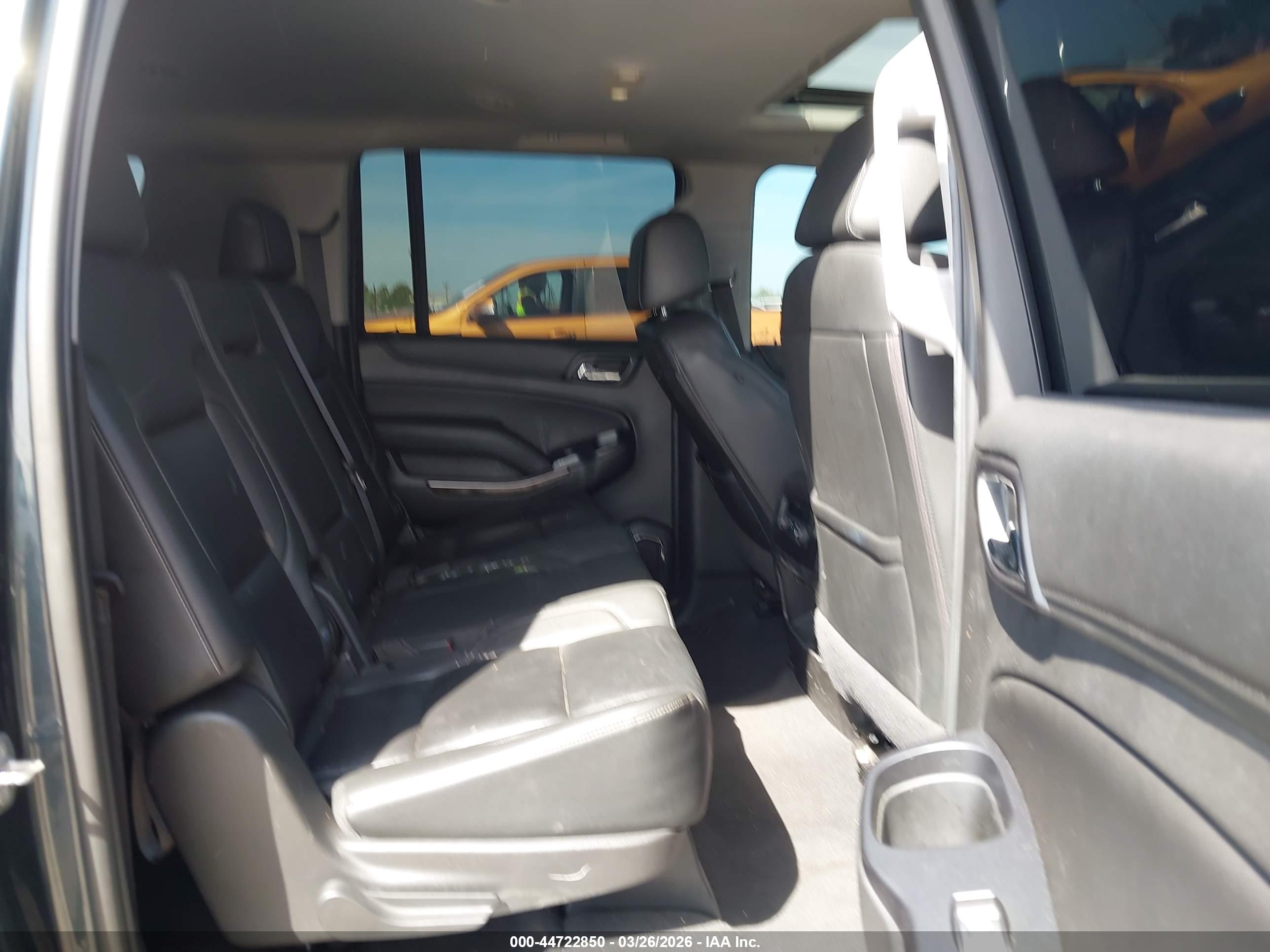 CHEVROLET SUBURBAN image 8