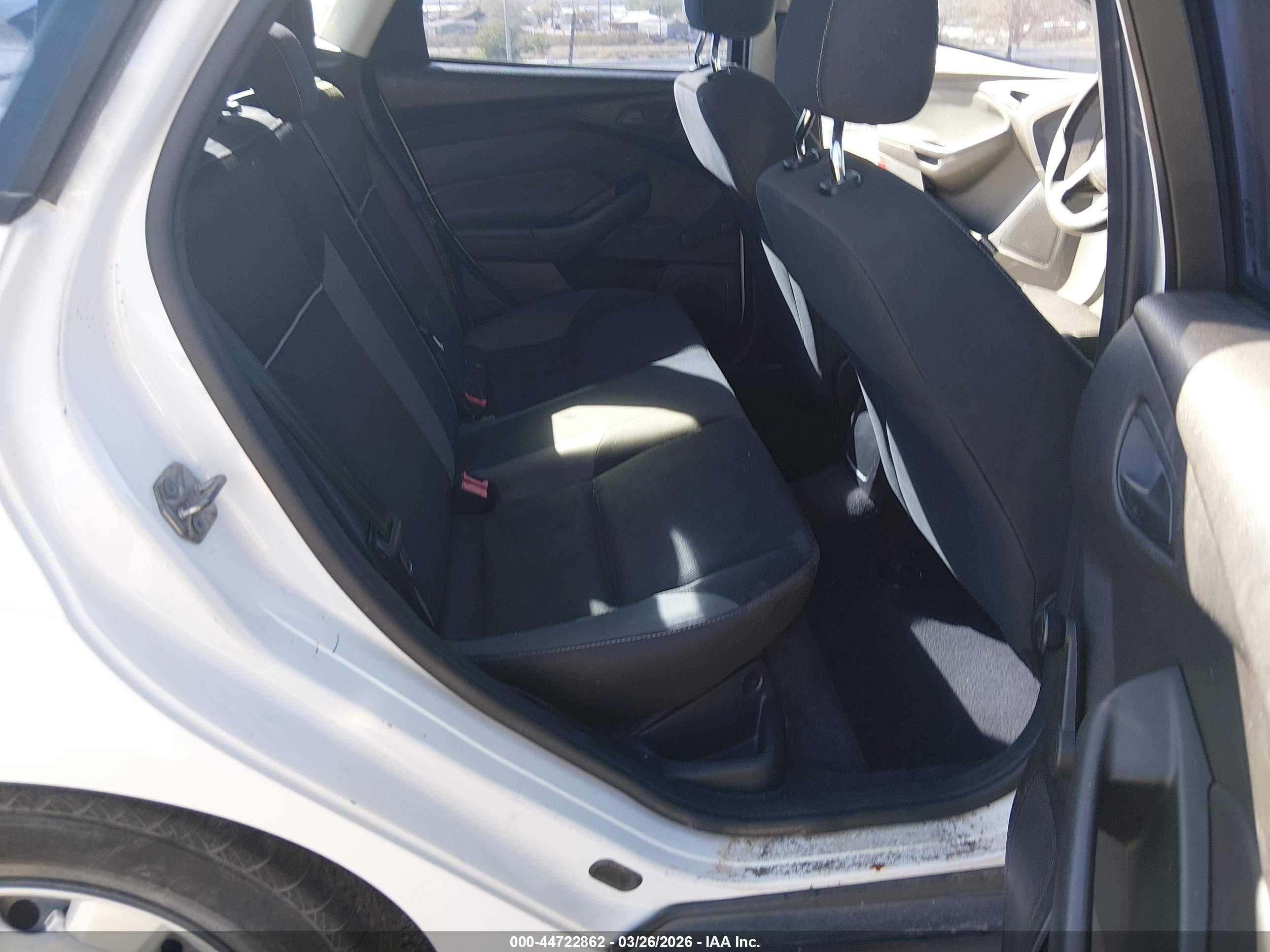 FORD FOCUS image 8