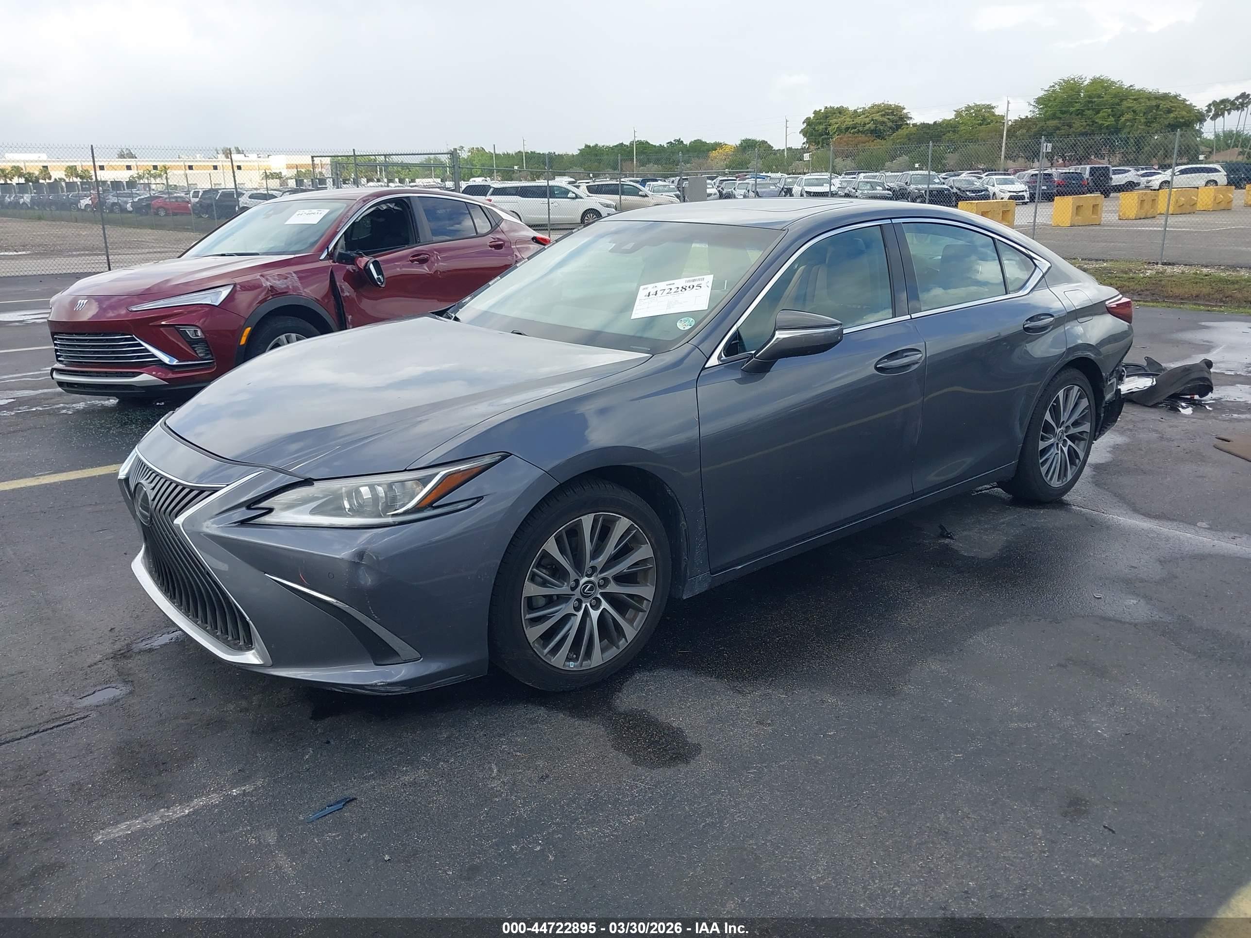 LEXUS ES image 2