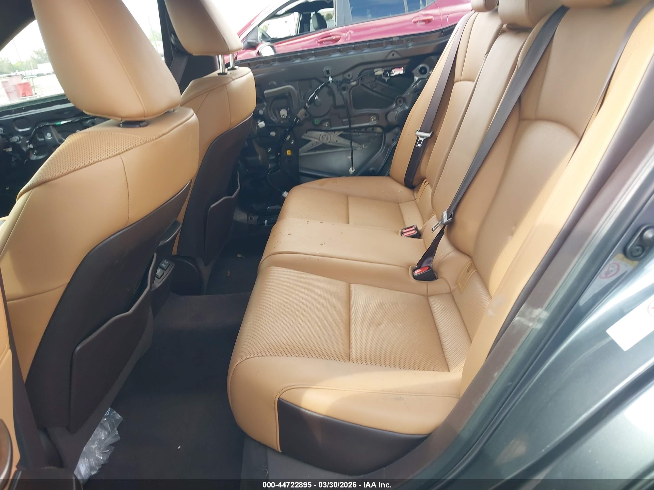 LEXUS ES image 8