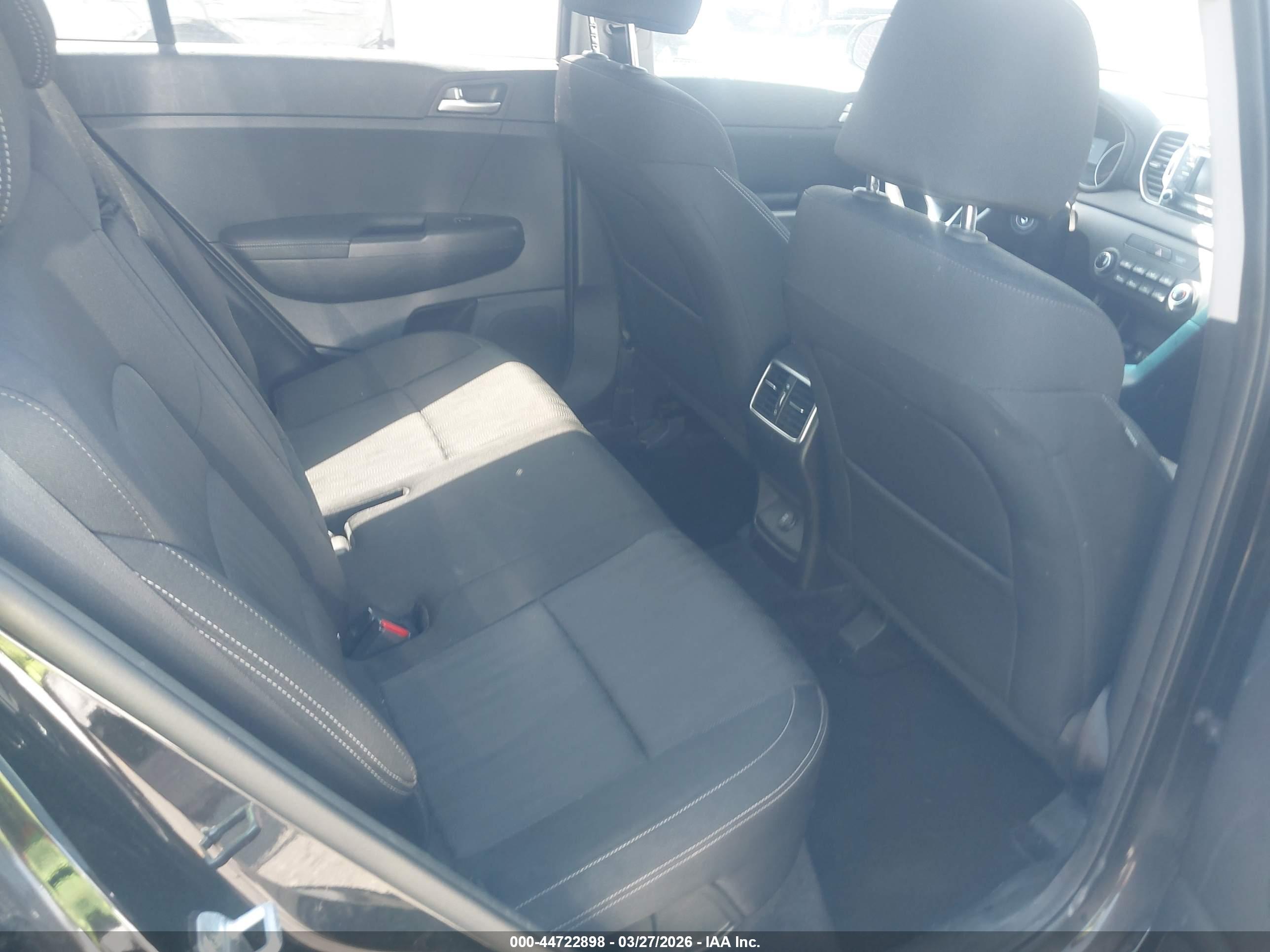 KIA SPORTAGE image 8