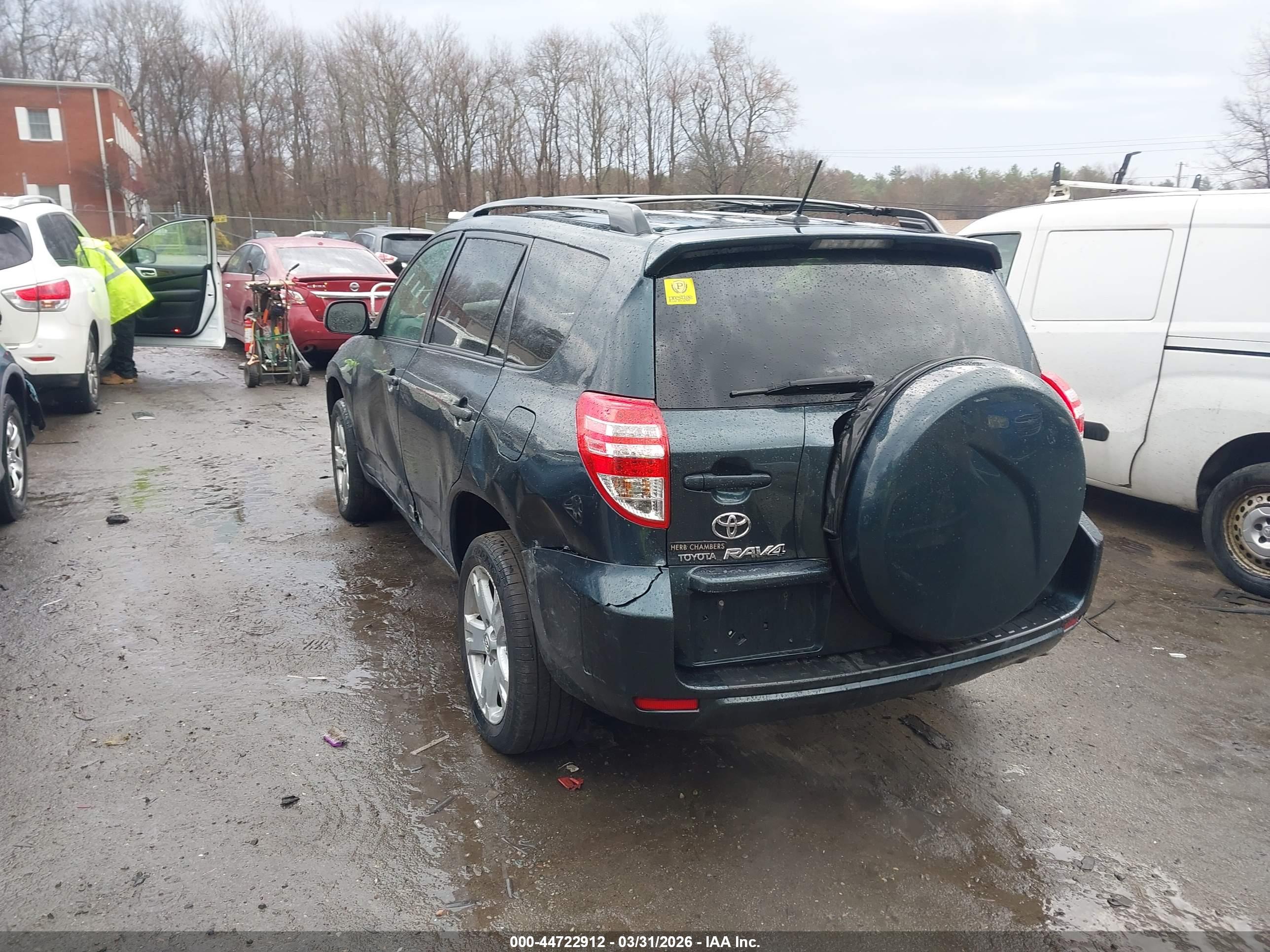 TOYOTA RAV4 image 3