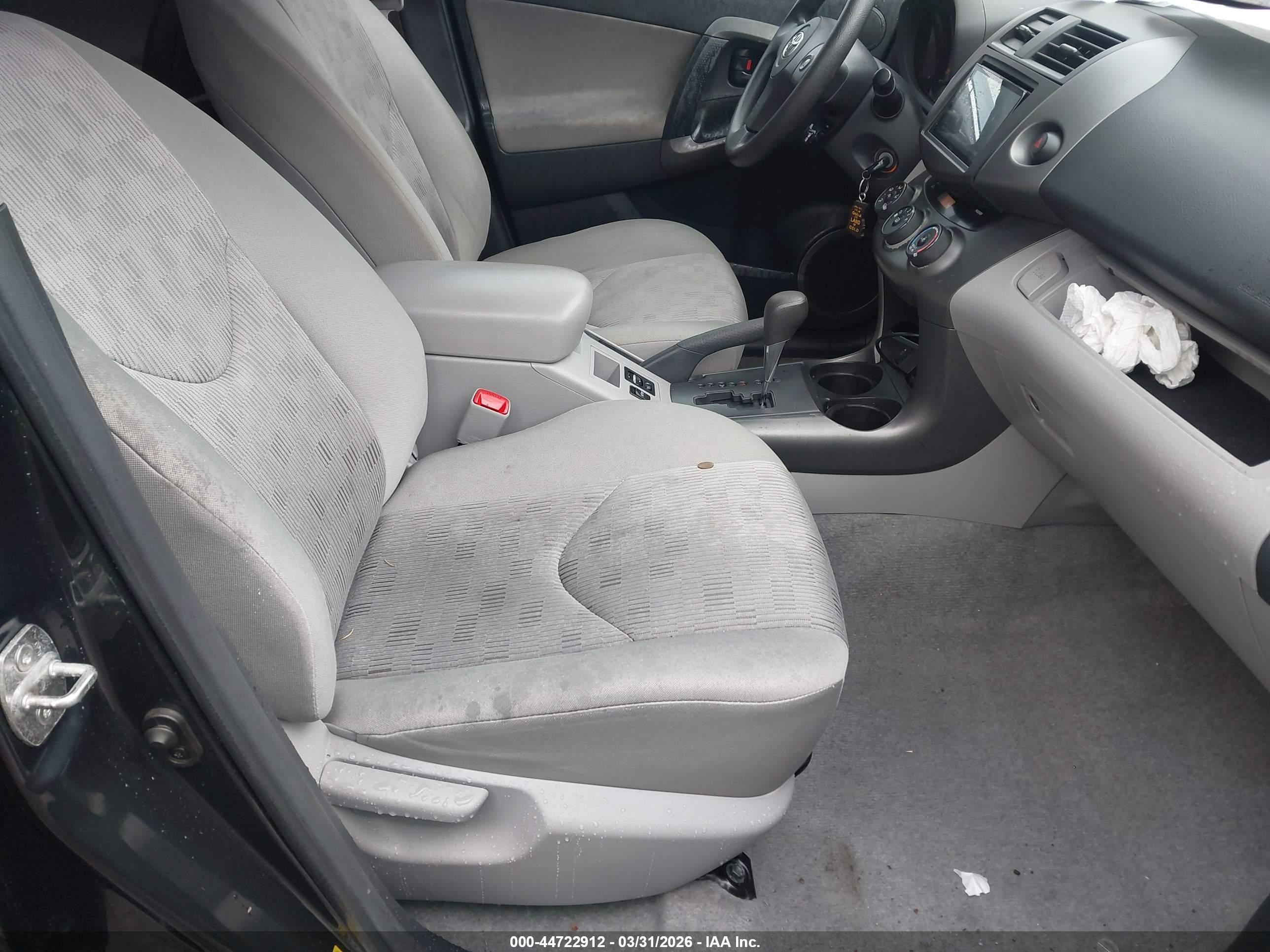 TOYOTA RAV4 image 5