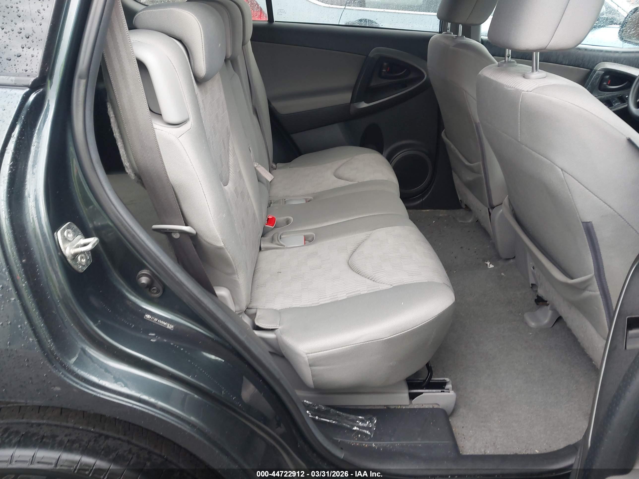TOYOTA RAV4 image 8