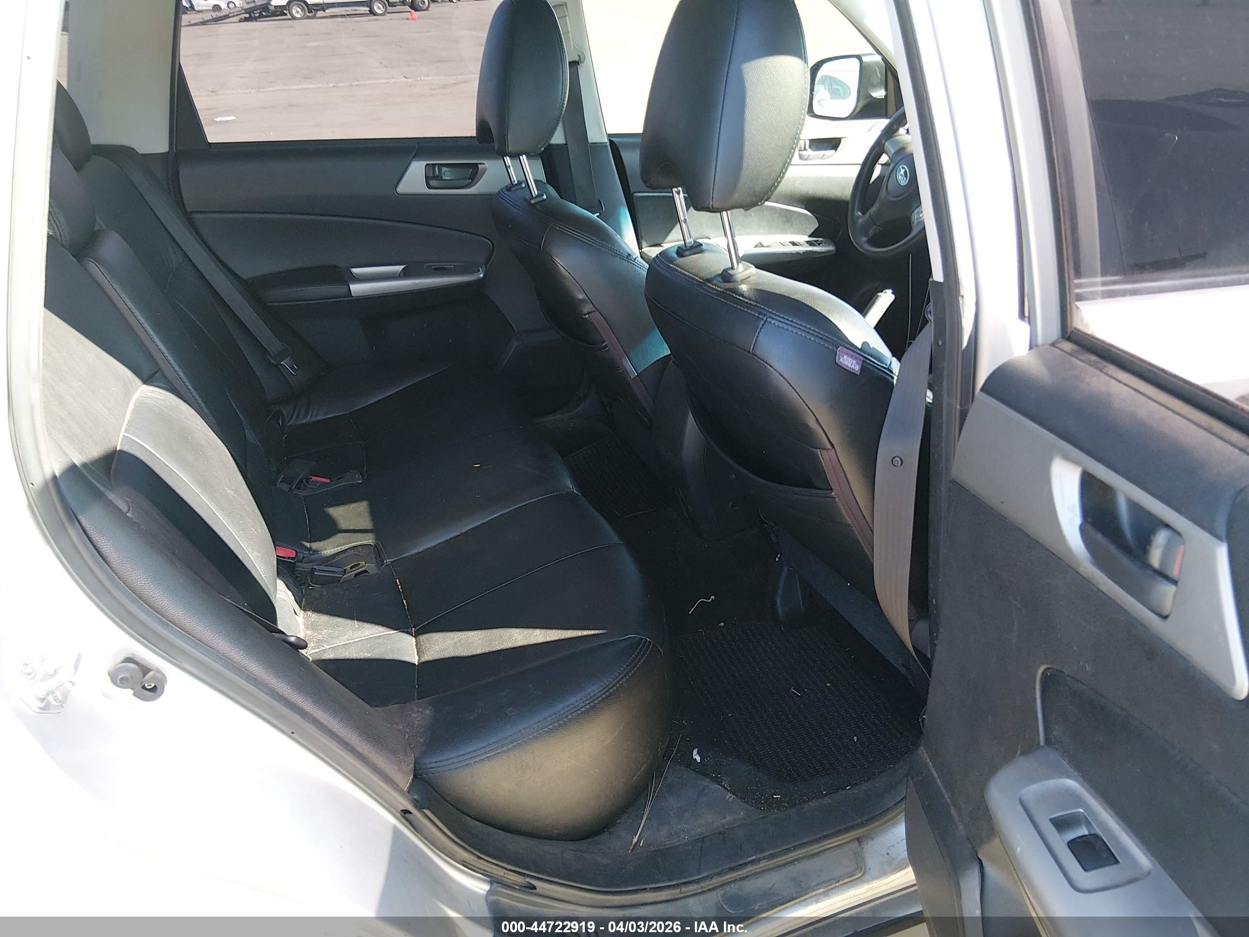 SUBARU FORESTER image 8