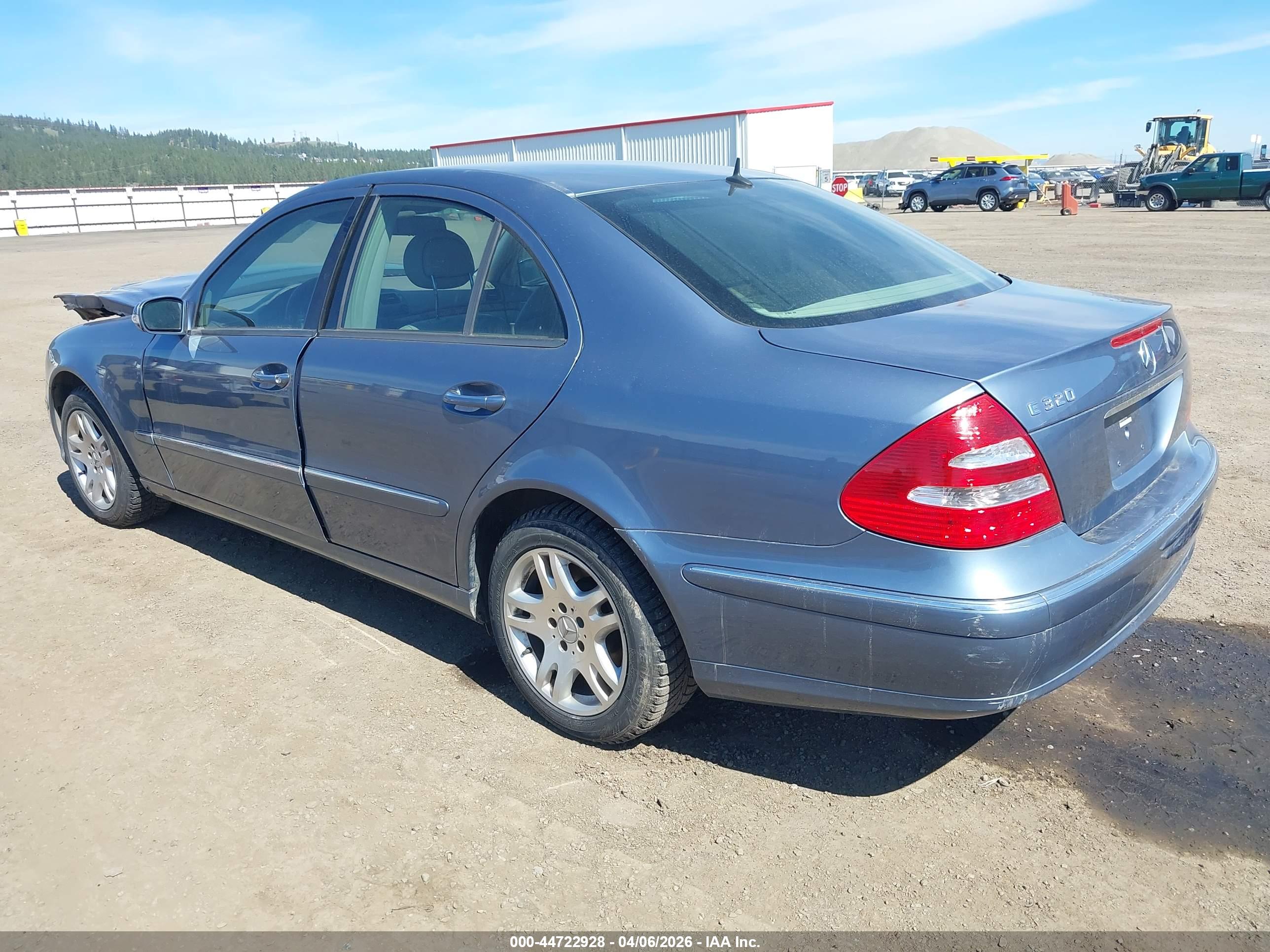 MERCEDES-BENZ E image 3