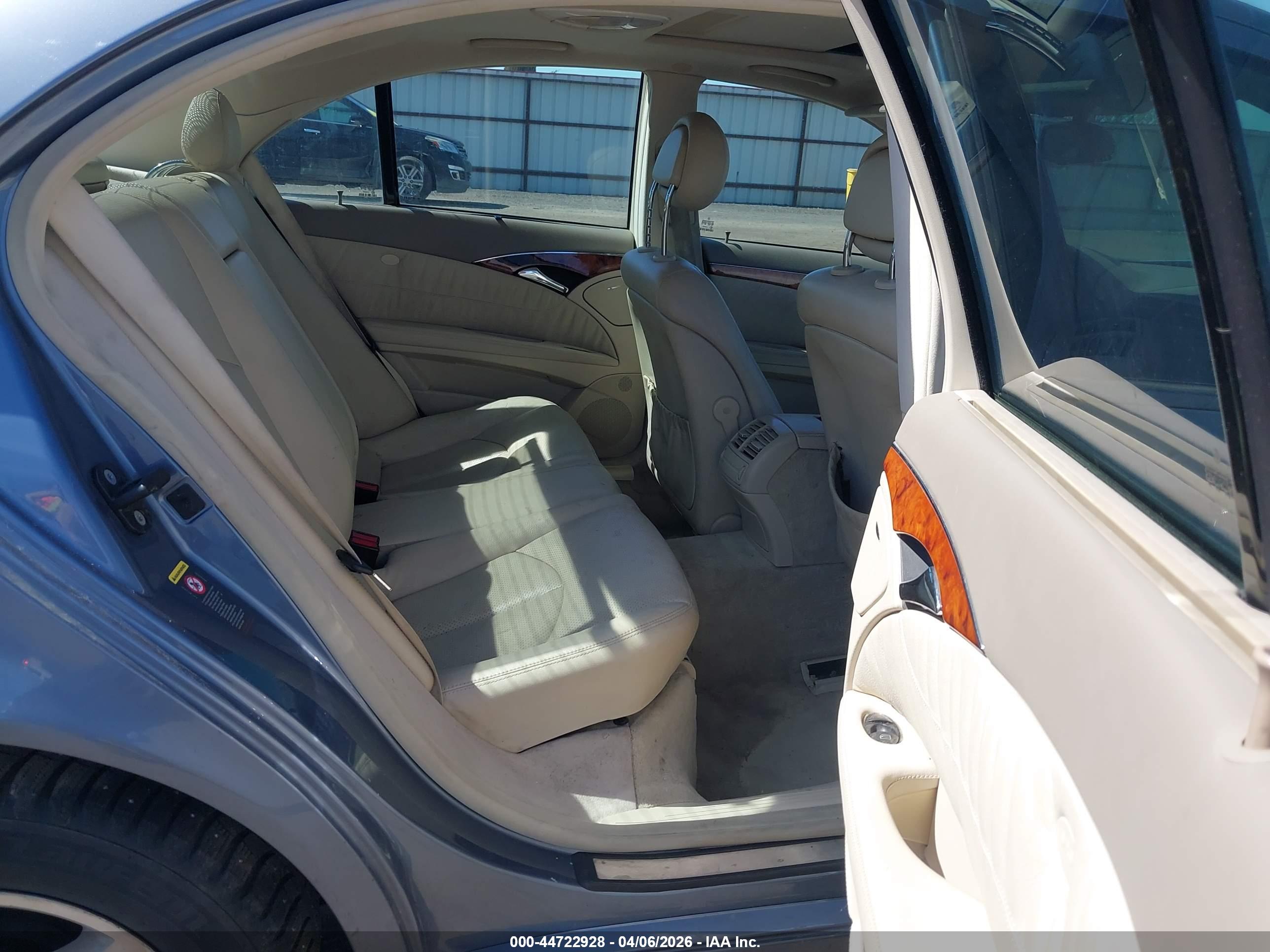 MERCEDES-BENZ E image 8