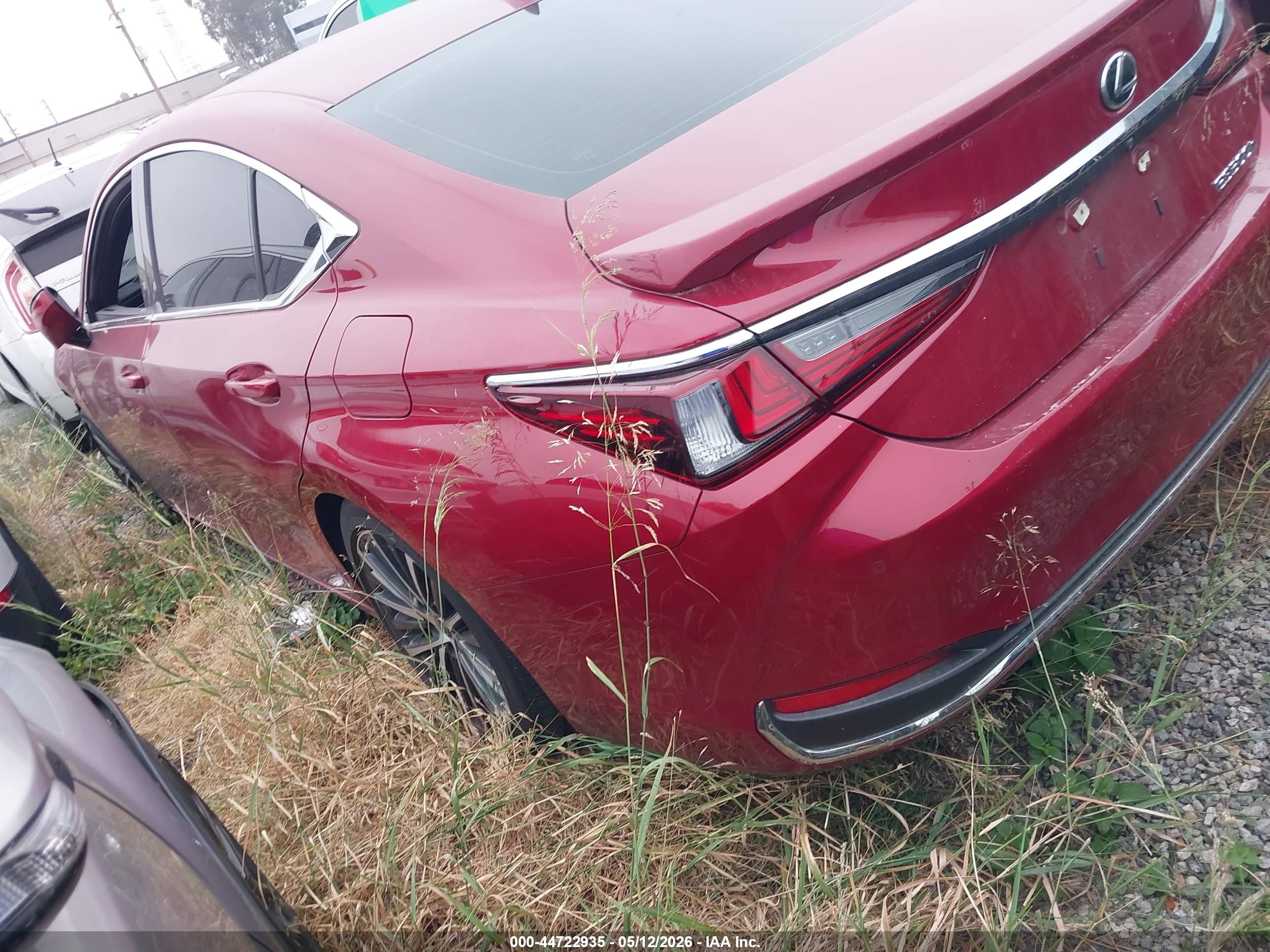 LEXUS ES image 3