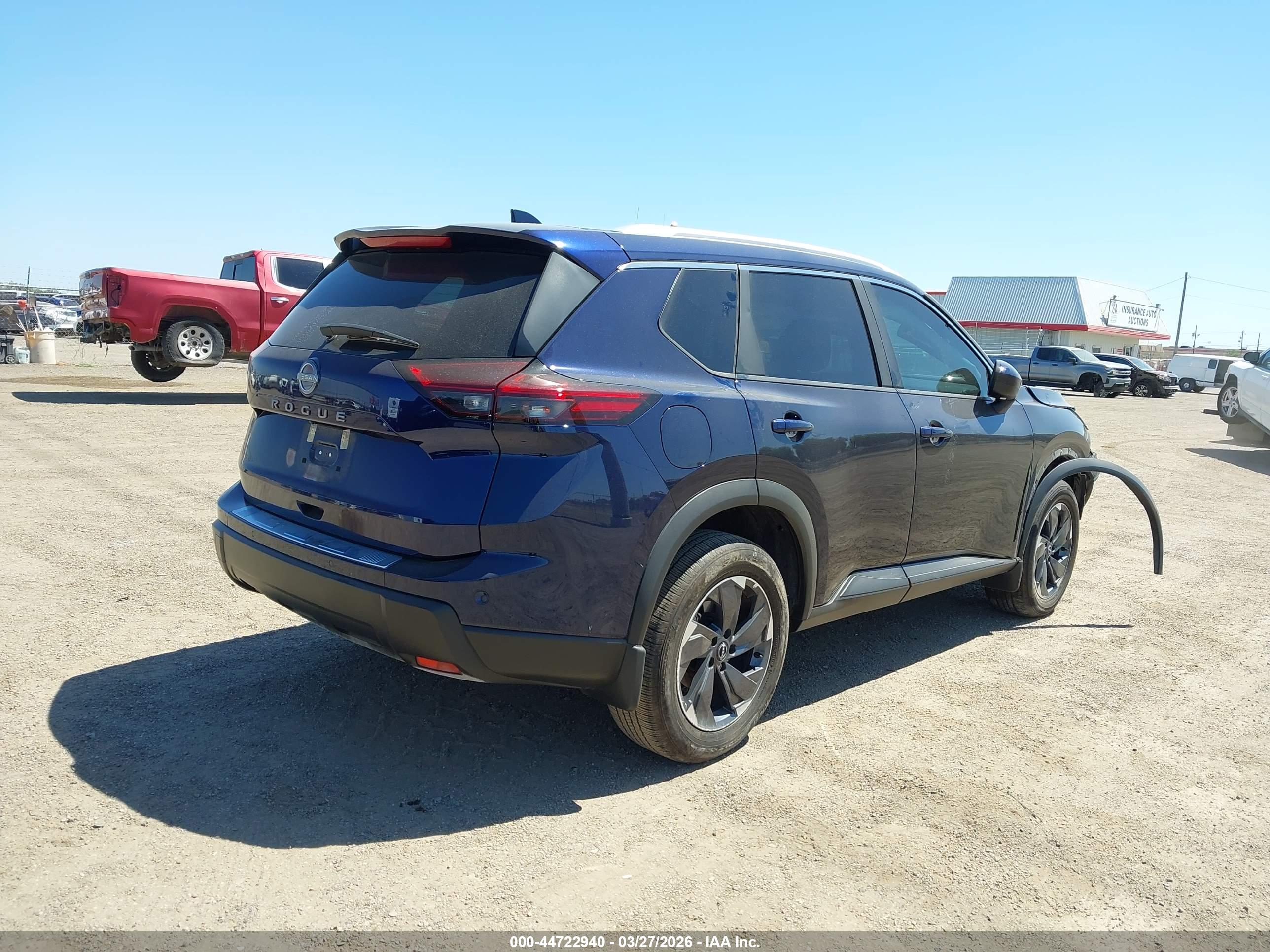 NISSAN ROGUE image 4