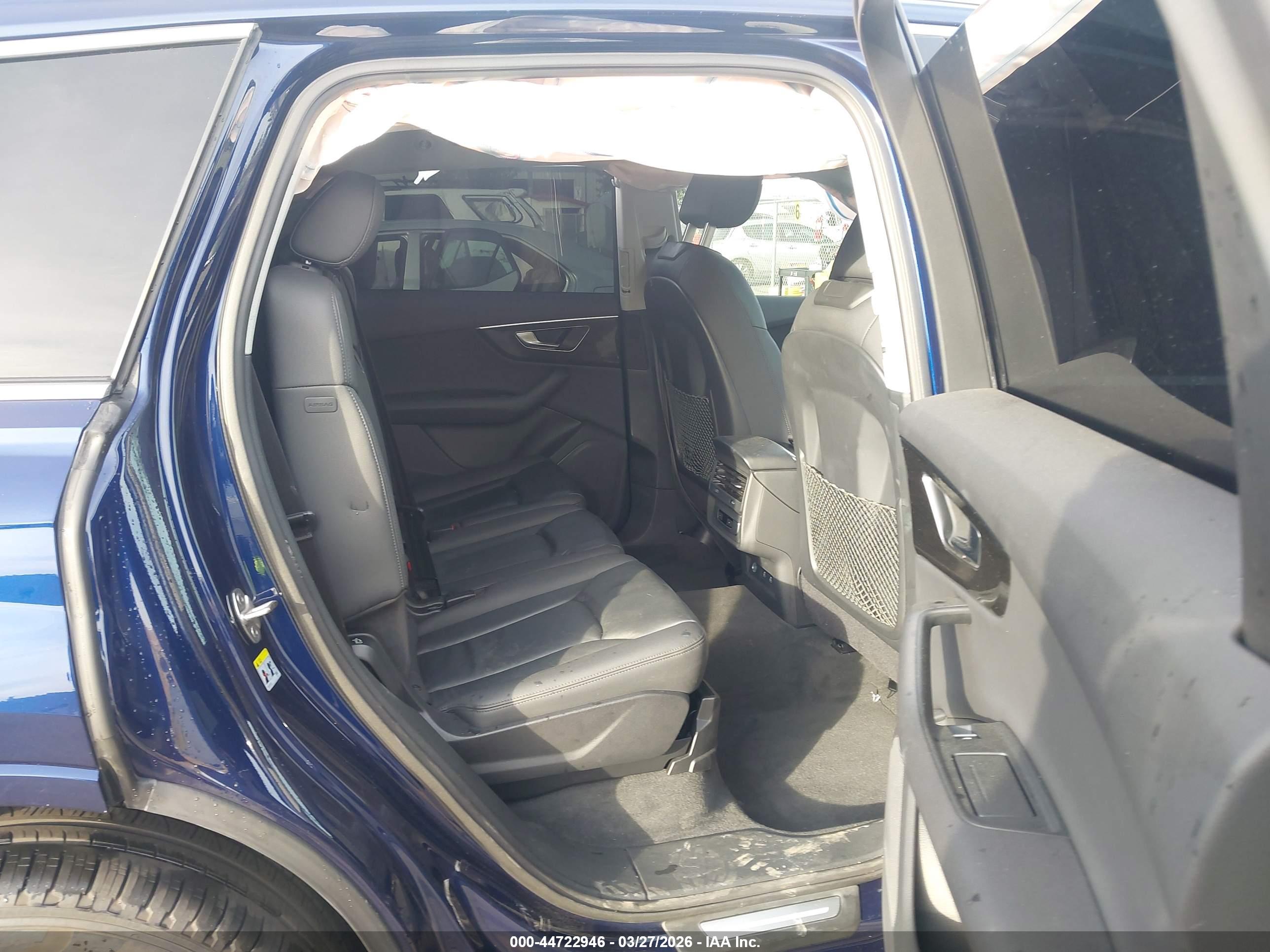 AUDI Q7 image 8