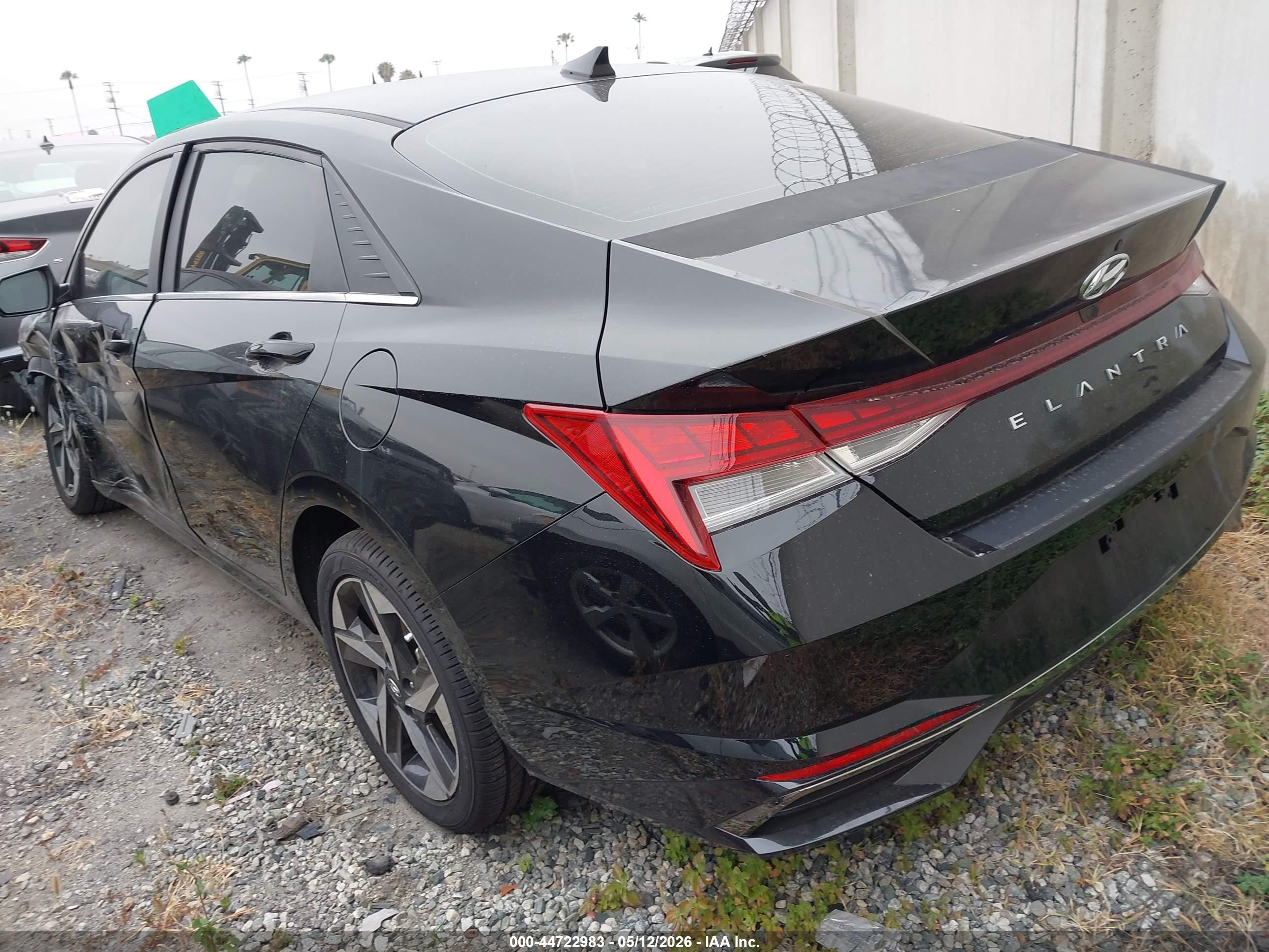HYUNDAI ELANTRA image 3