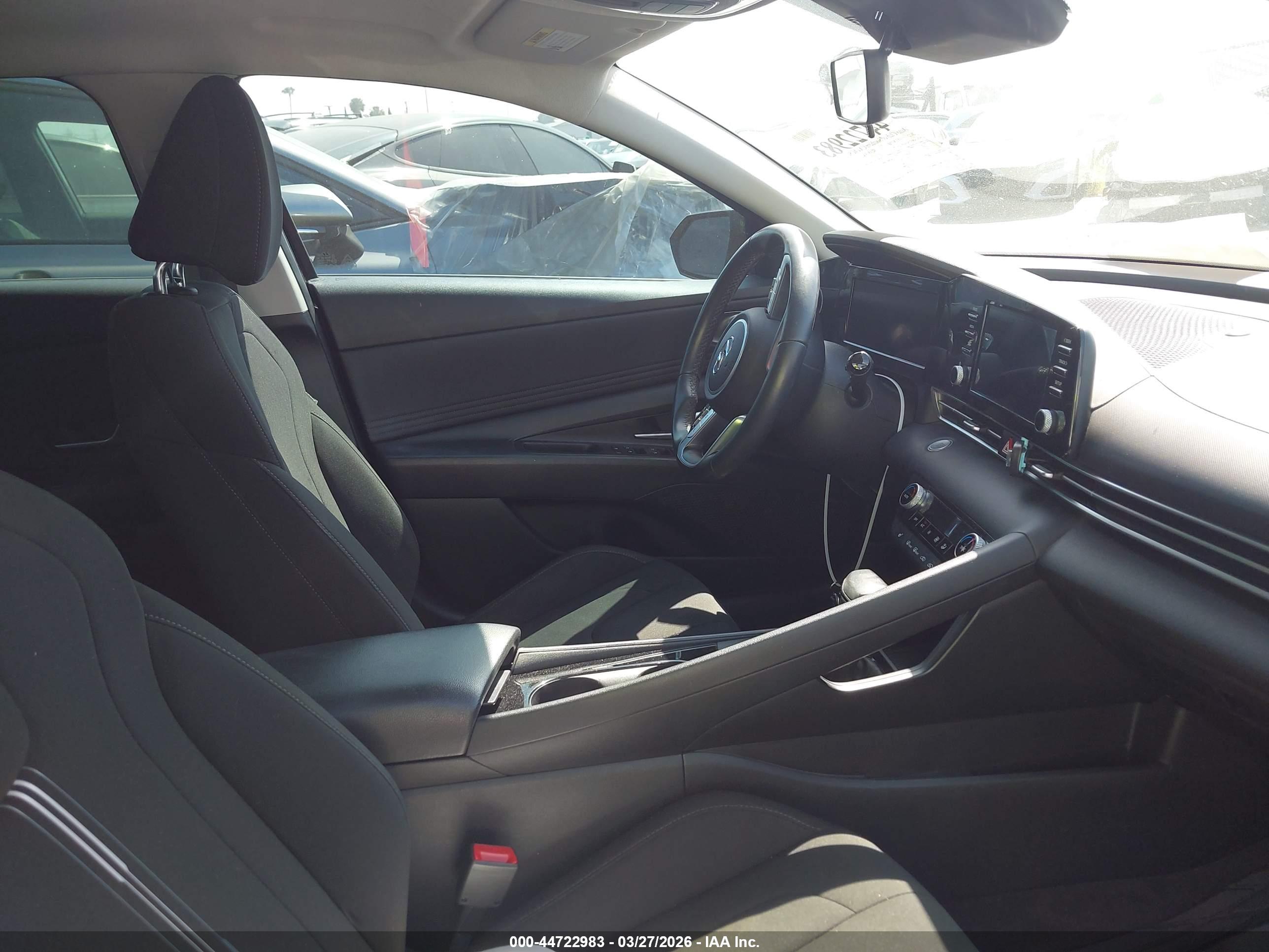 HYUNDAI ELANTRA image 5