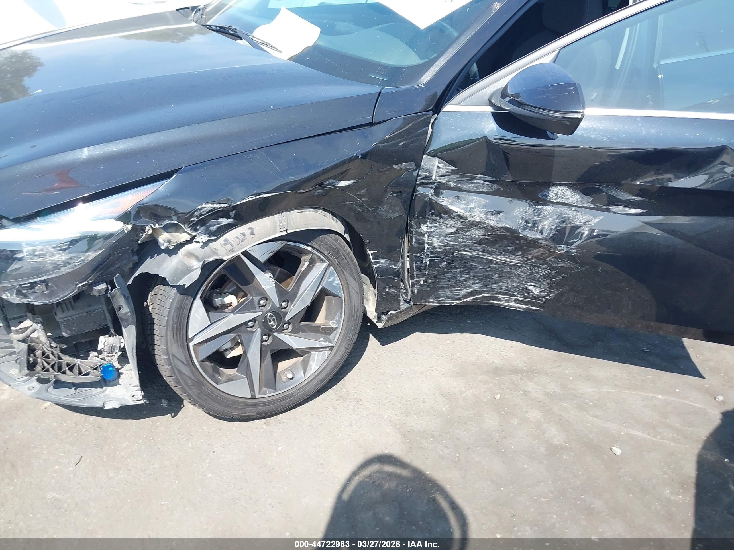 HYUNDAI ELANTRA image 6