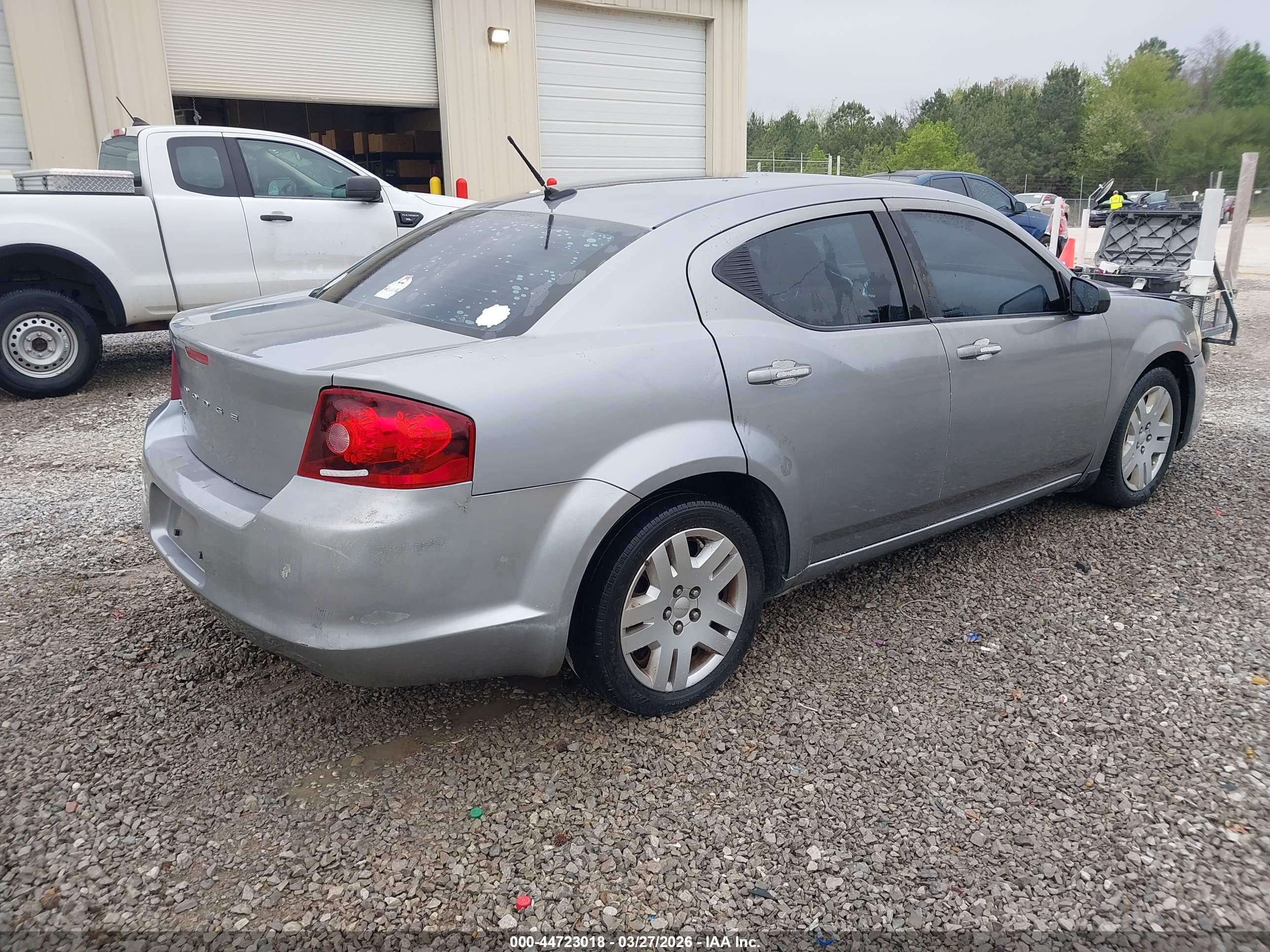 DODGE AVENGER image 4