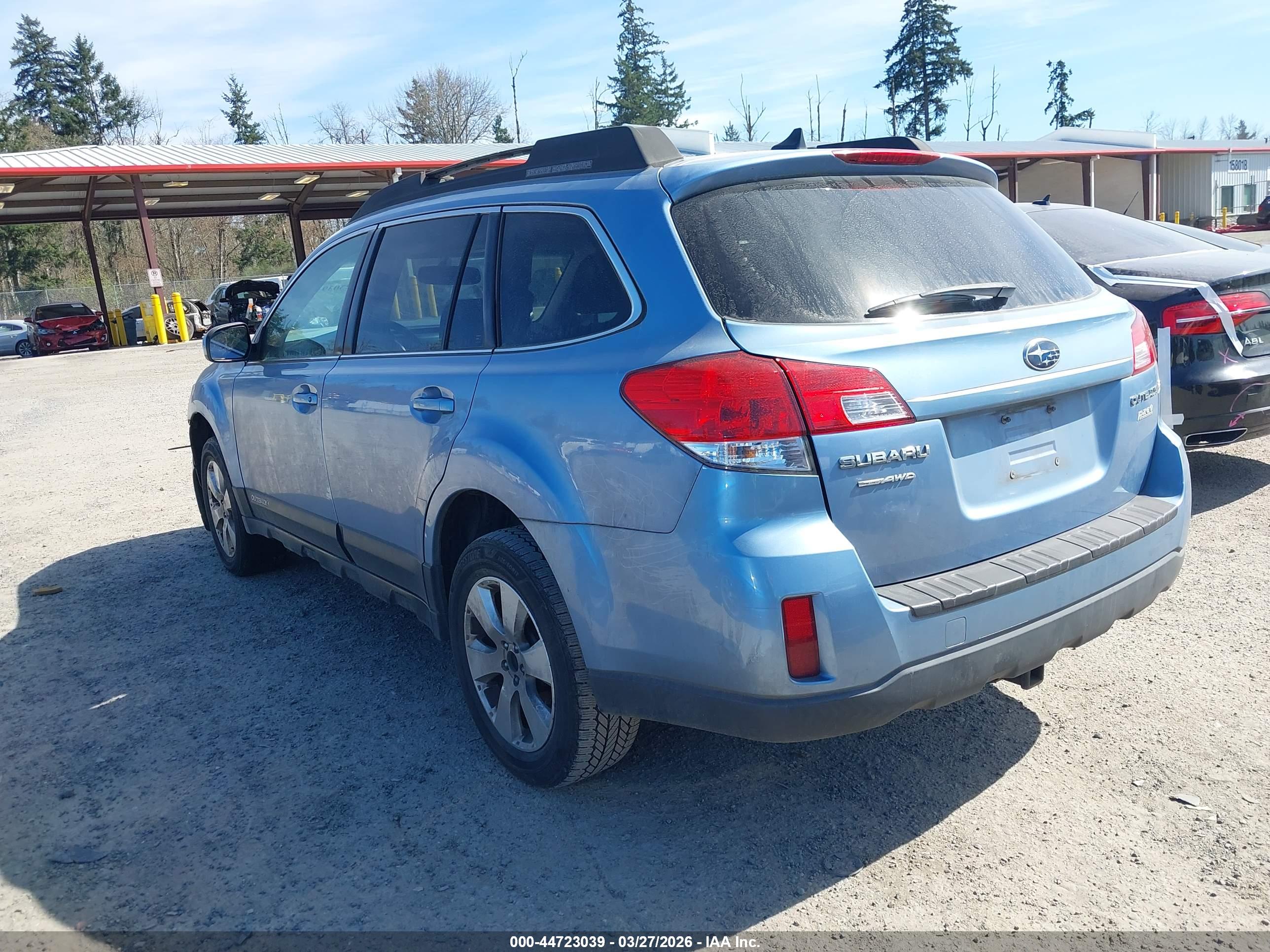 SUBARU OUTBACK image 3