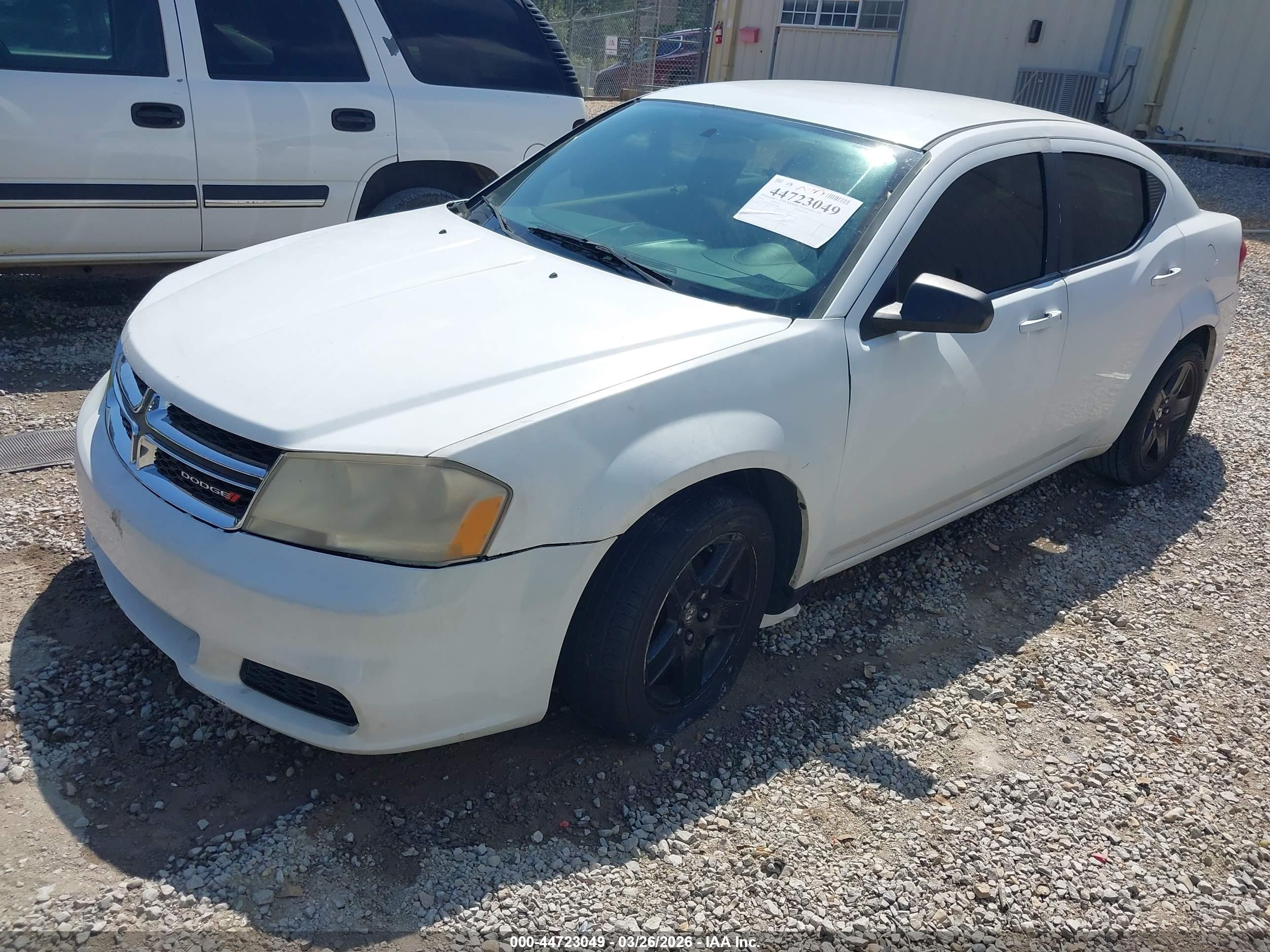 DODGE AVENGER image 2