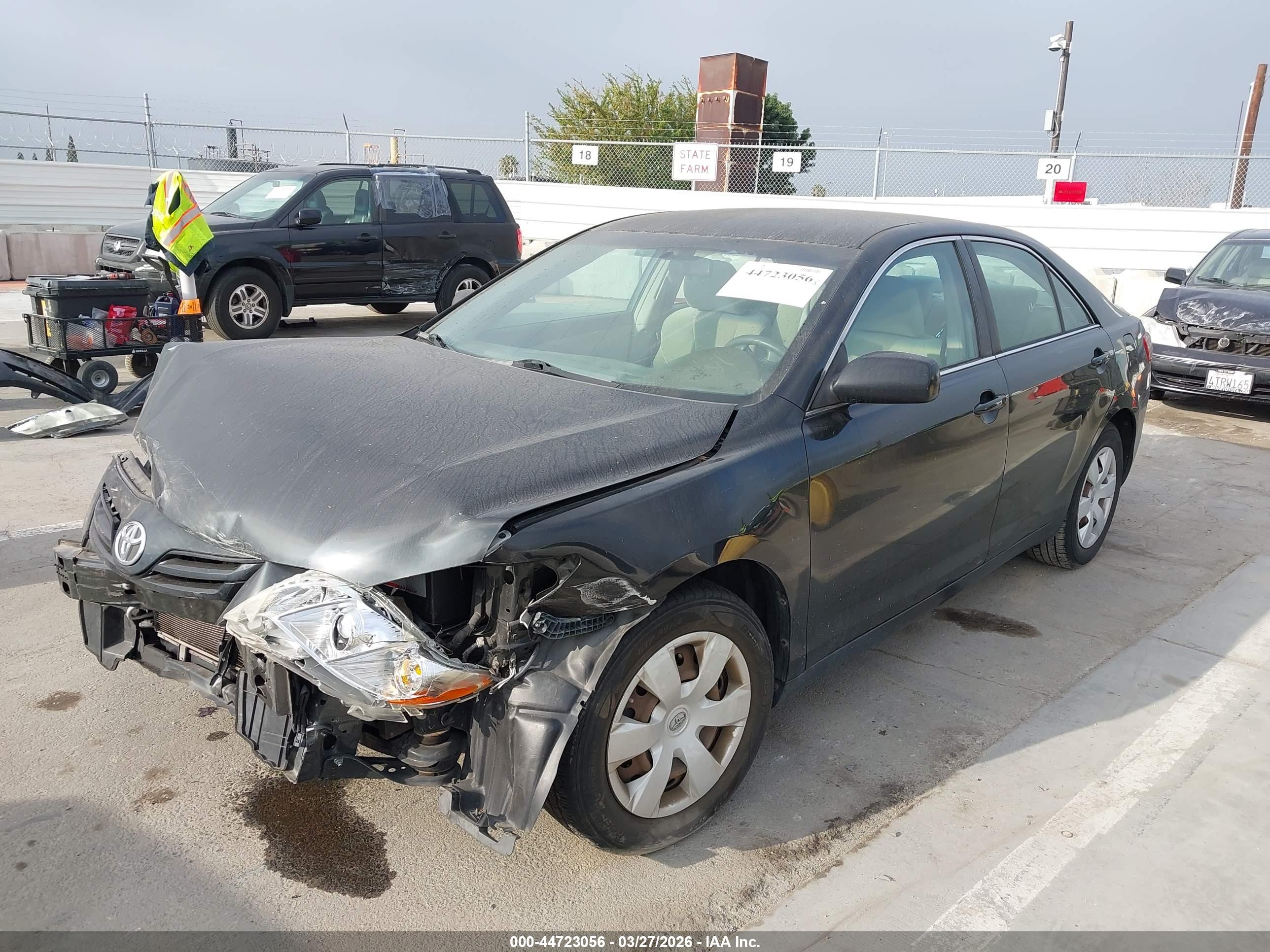 TOYOTA CAMRY image 2