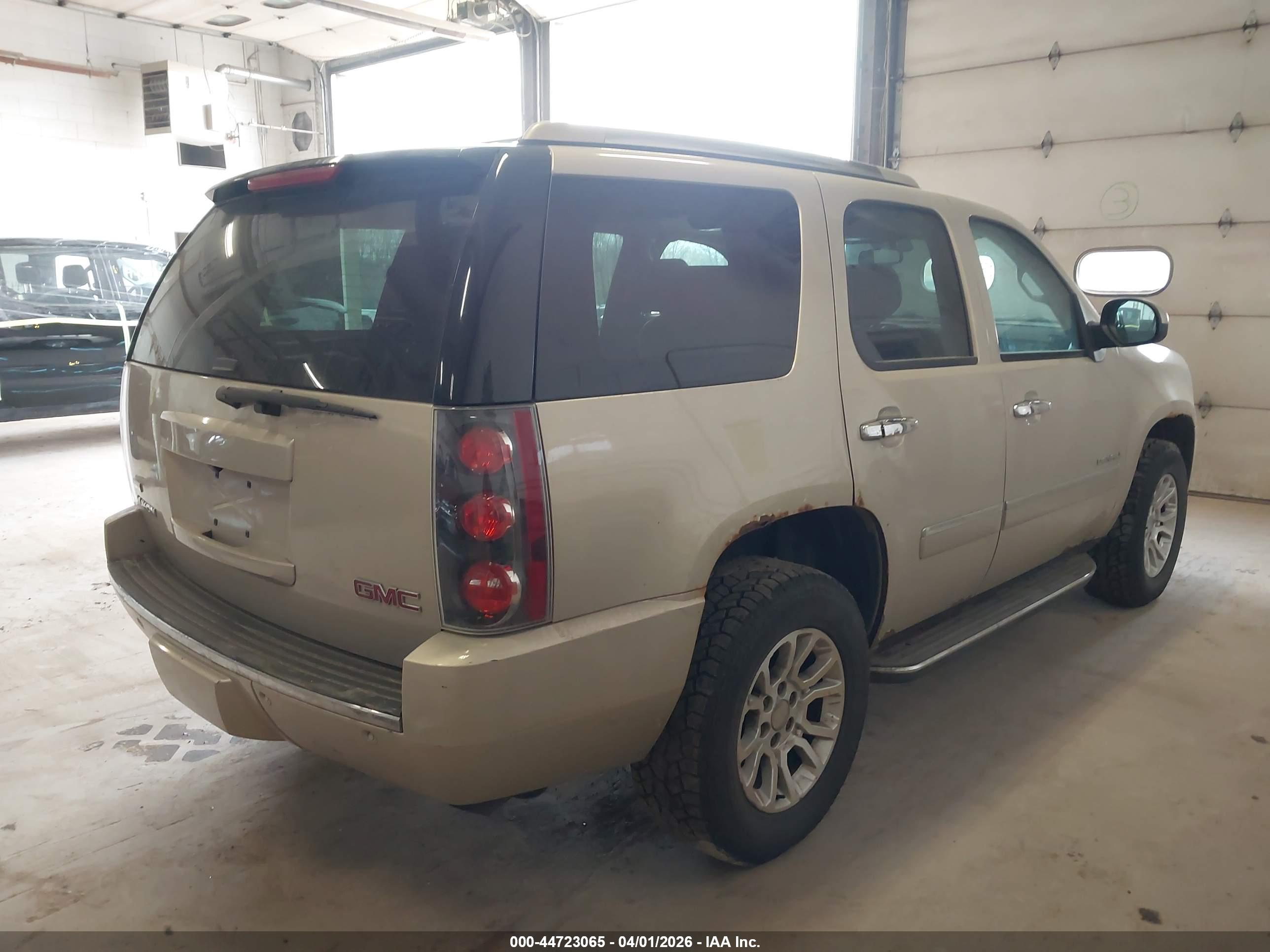 GMC YUKON image 4