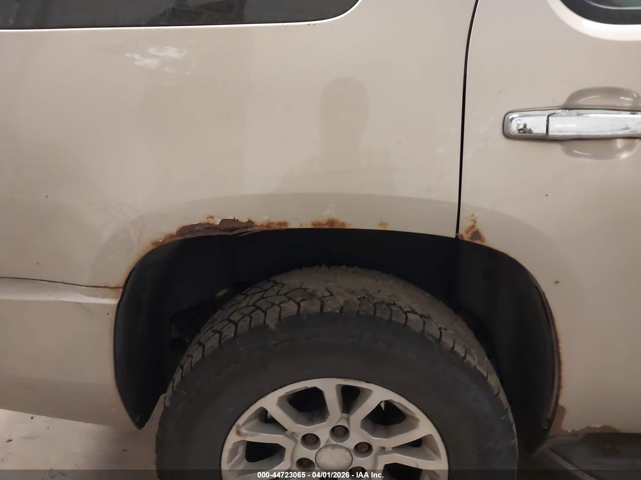 GMC YUKON image 6