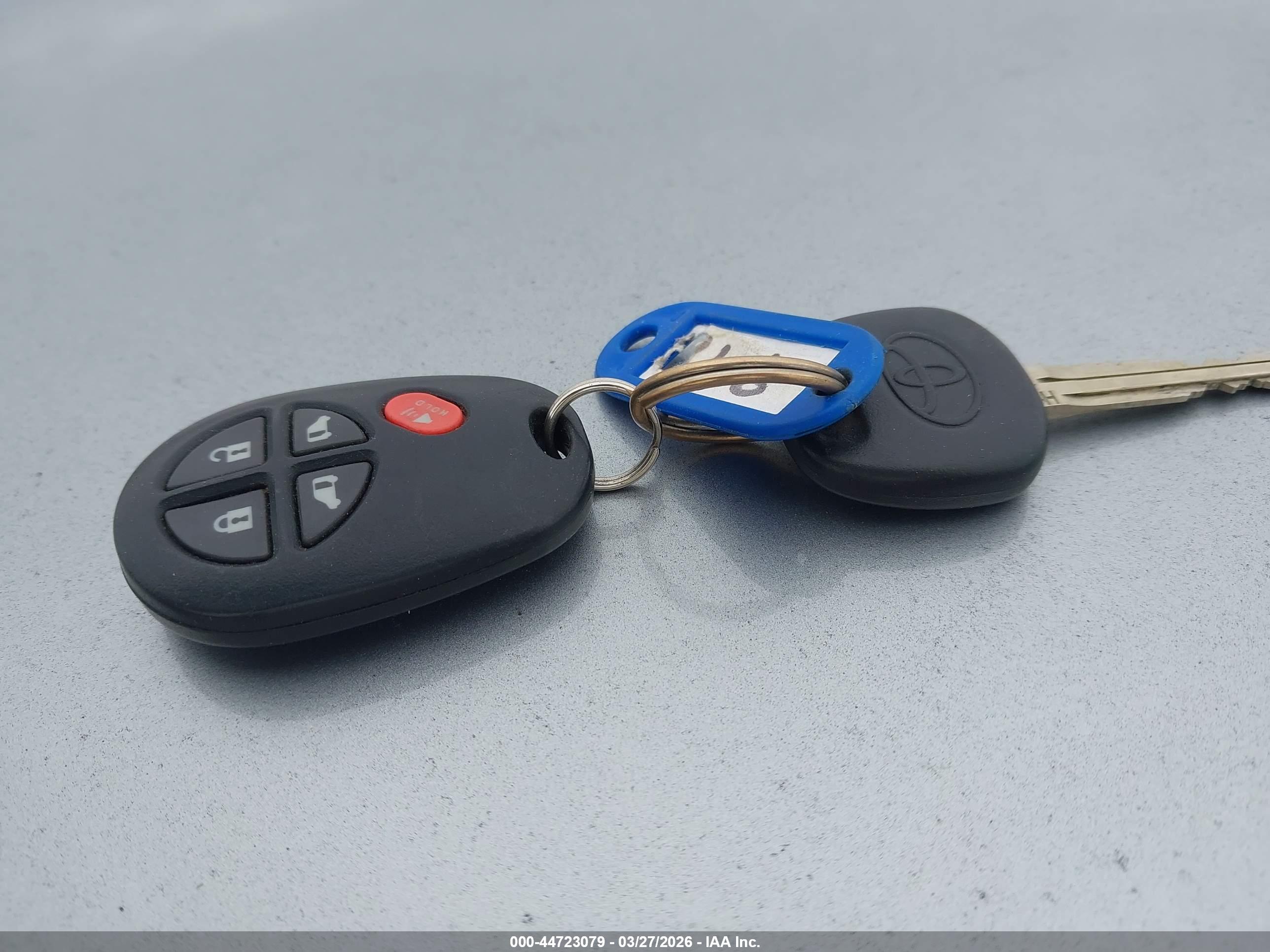 TOYOTA SIENNA image 11