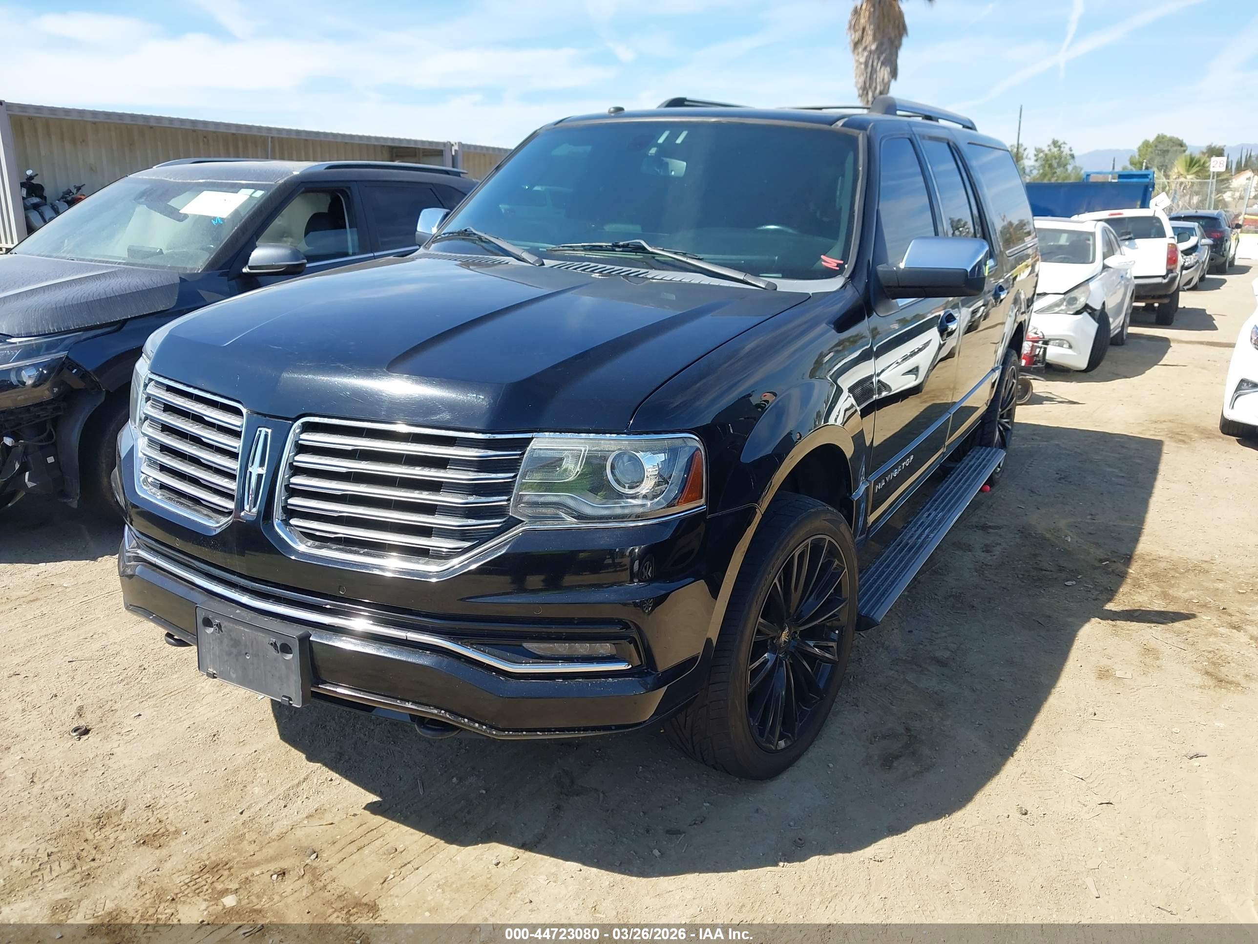 LINCOLN NAVIGATOR image 2