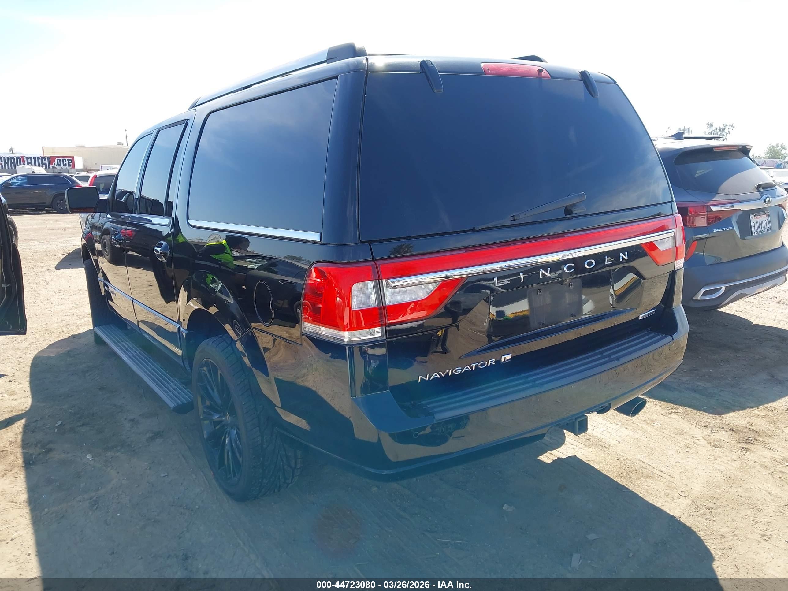 LINCOLN NAVIGATOR image 3
