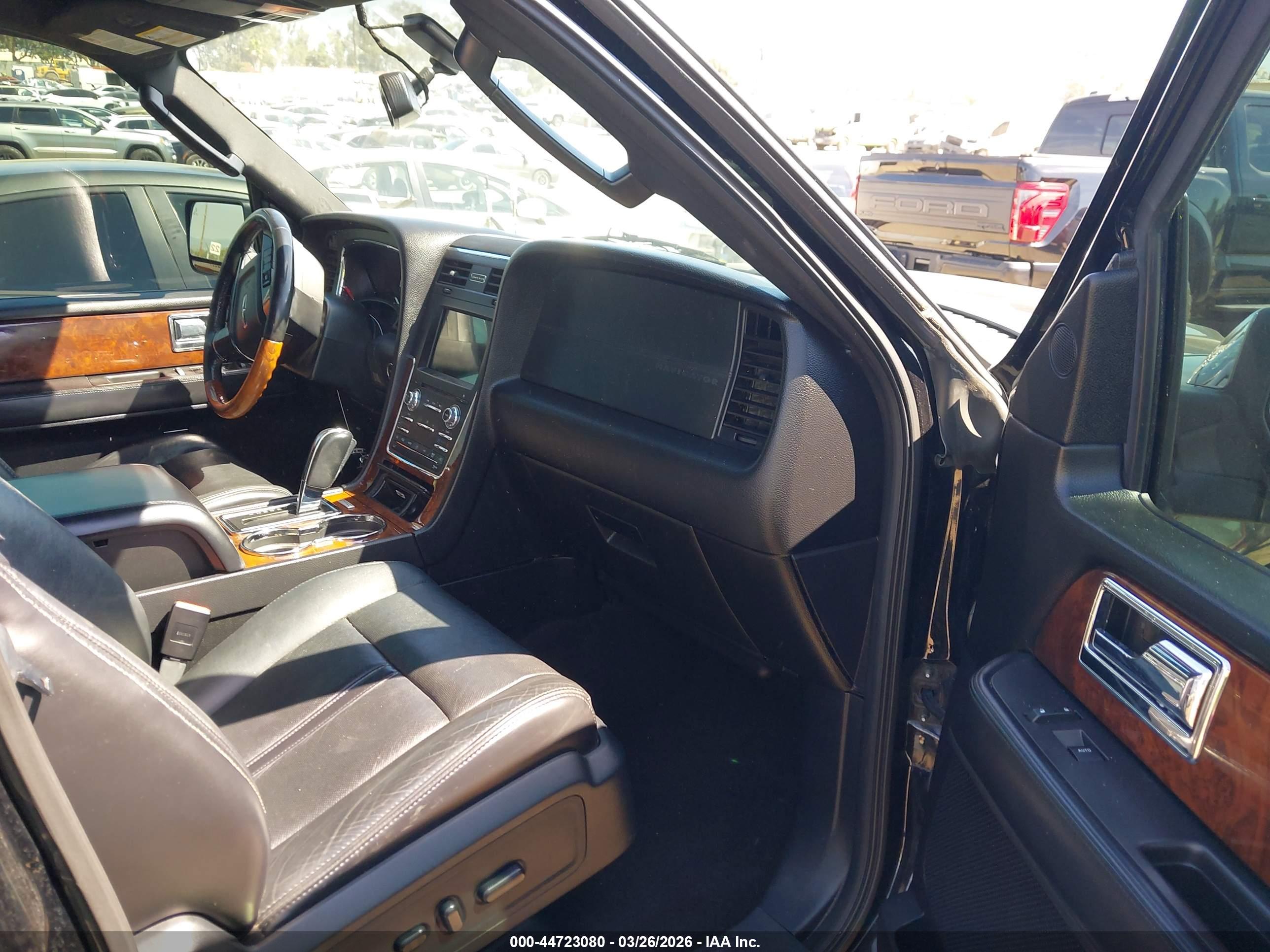 LINCOLN NAVIGATOR image 5
