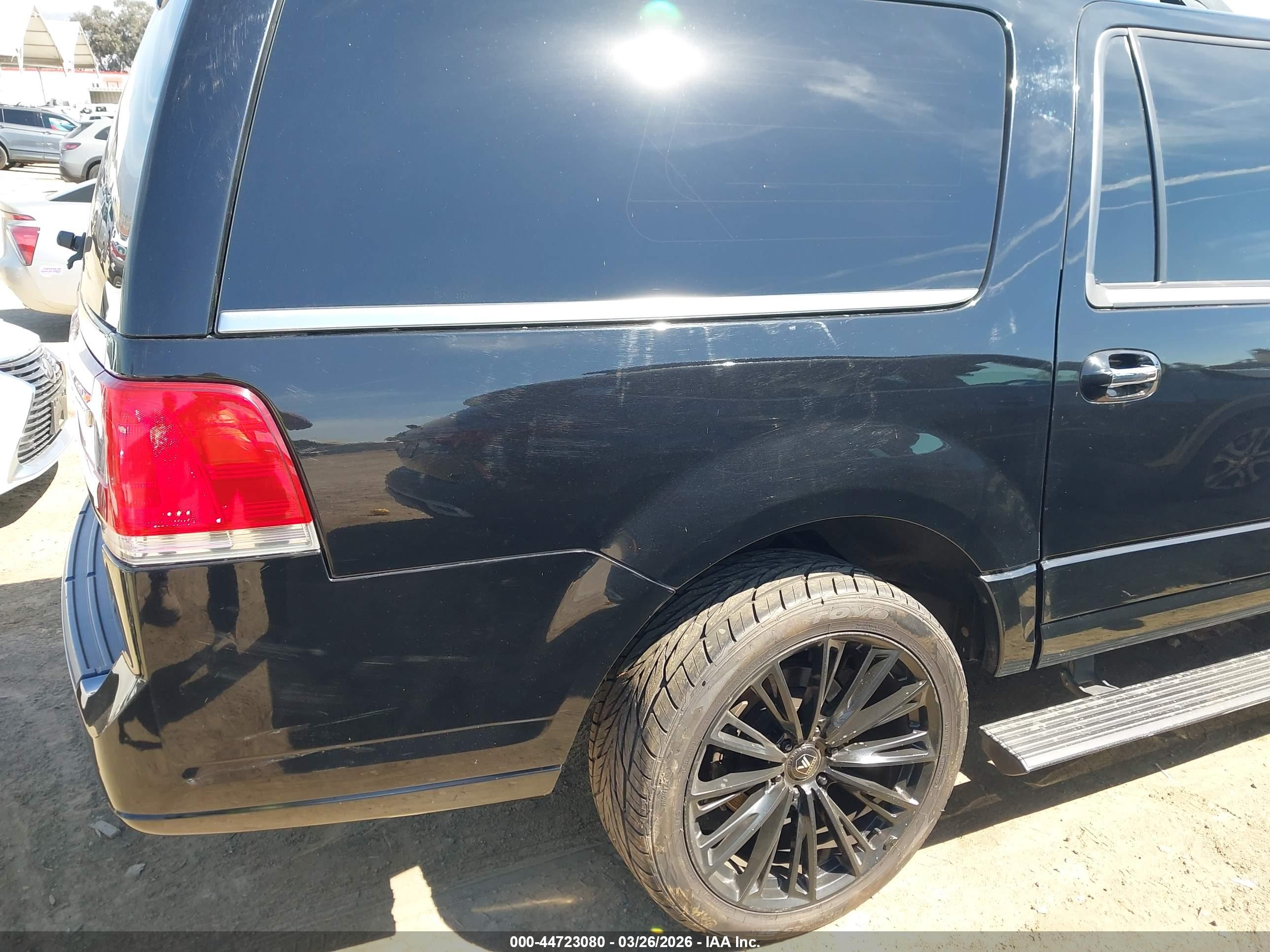 LINCOLN NAVIGATOR image 6