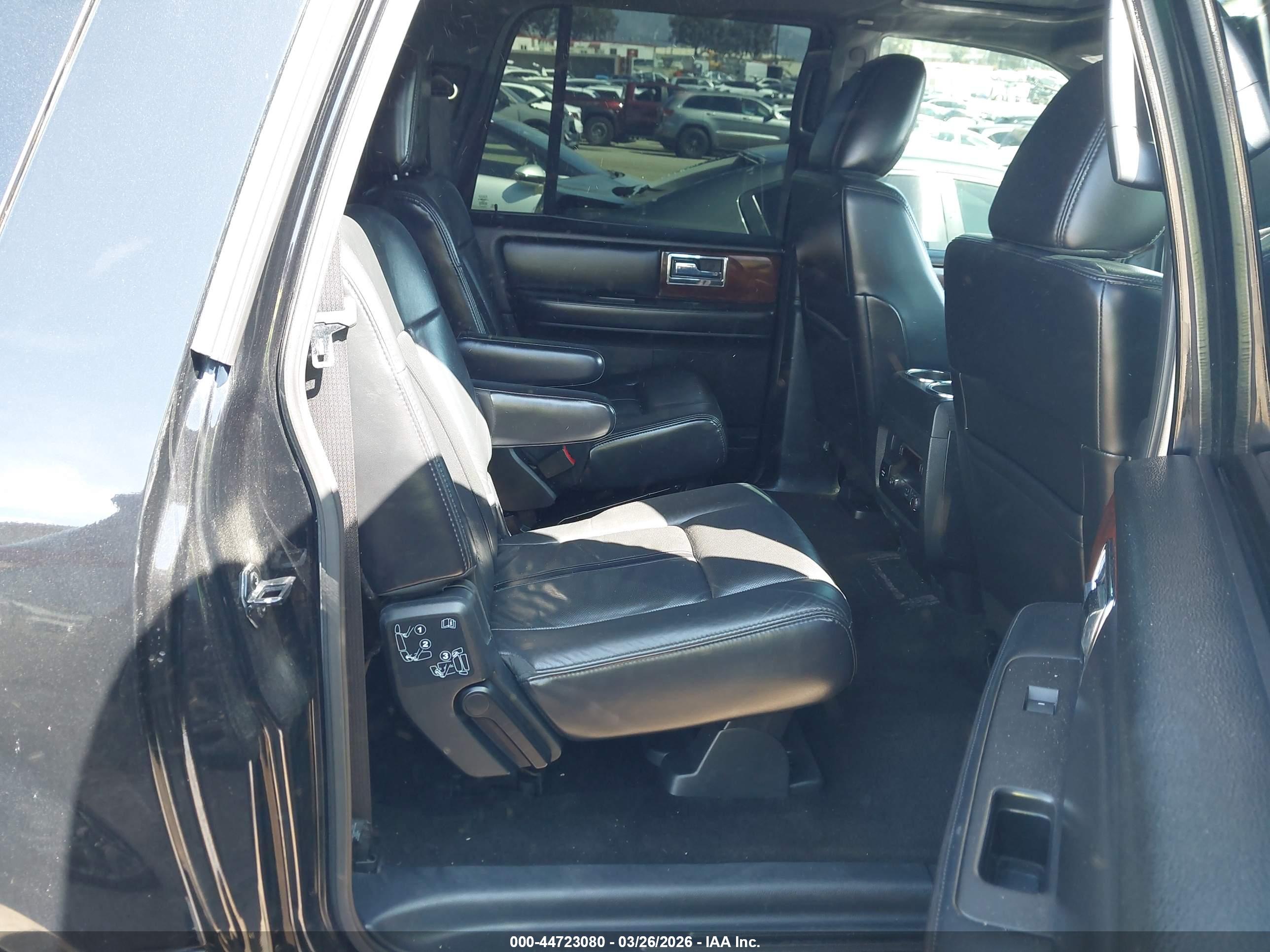 LINCOLN NAVIGATOR image 8