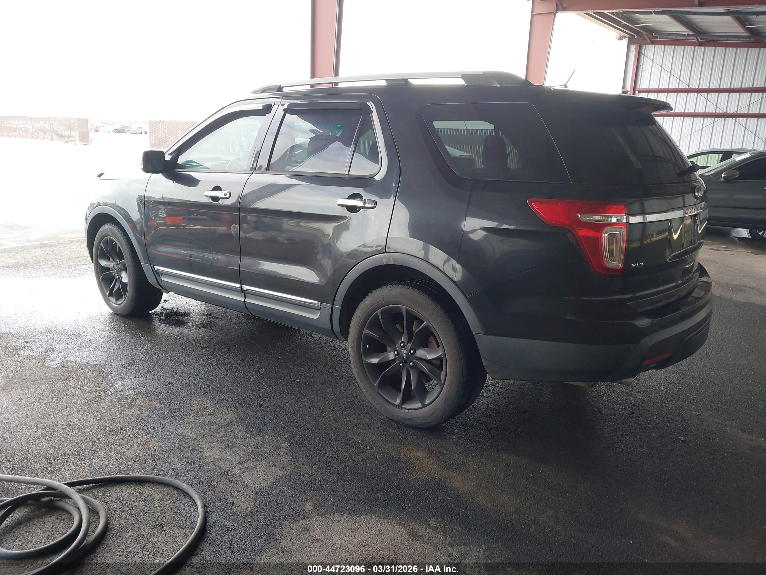 FORD EXPLORER image 3