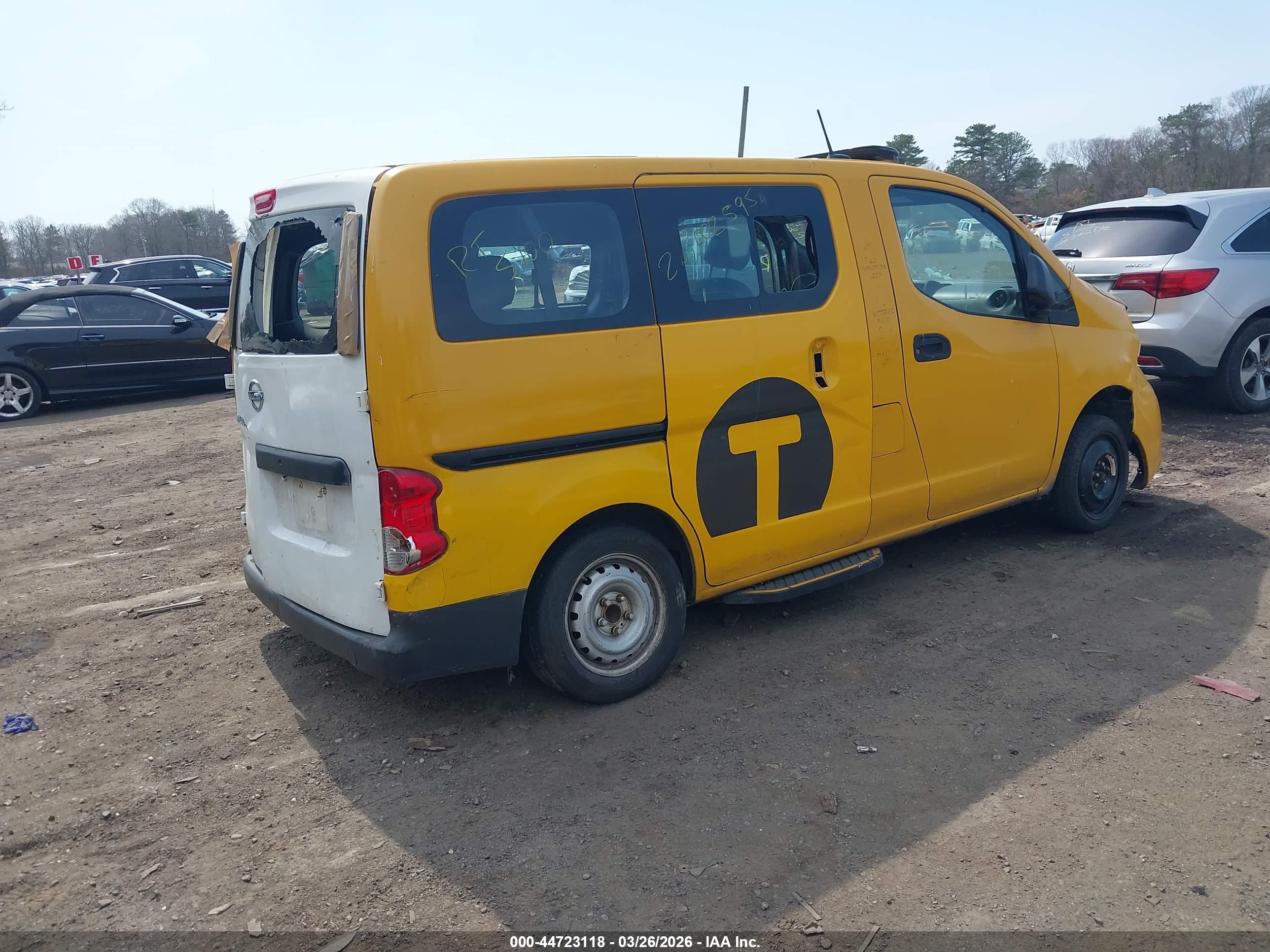 NISSAN NV200 image 4