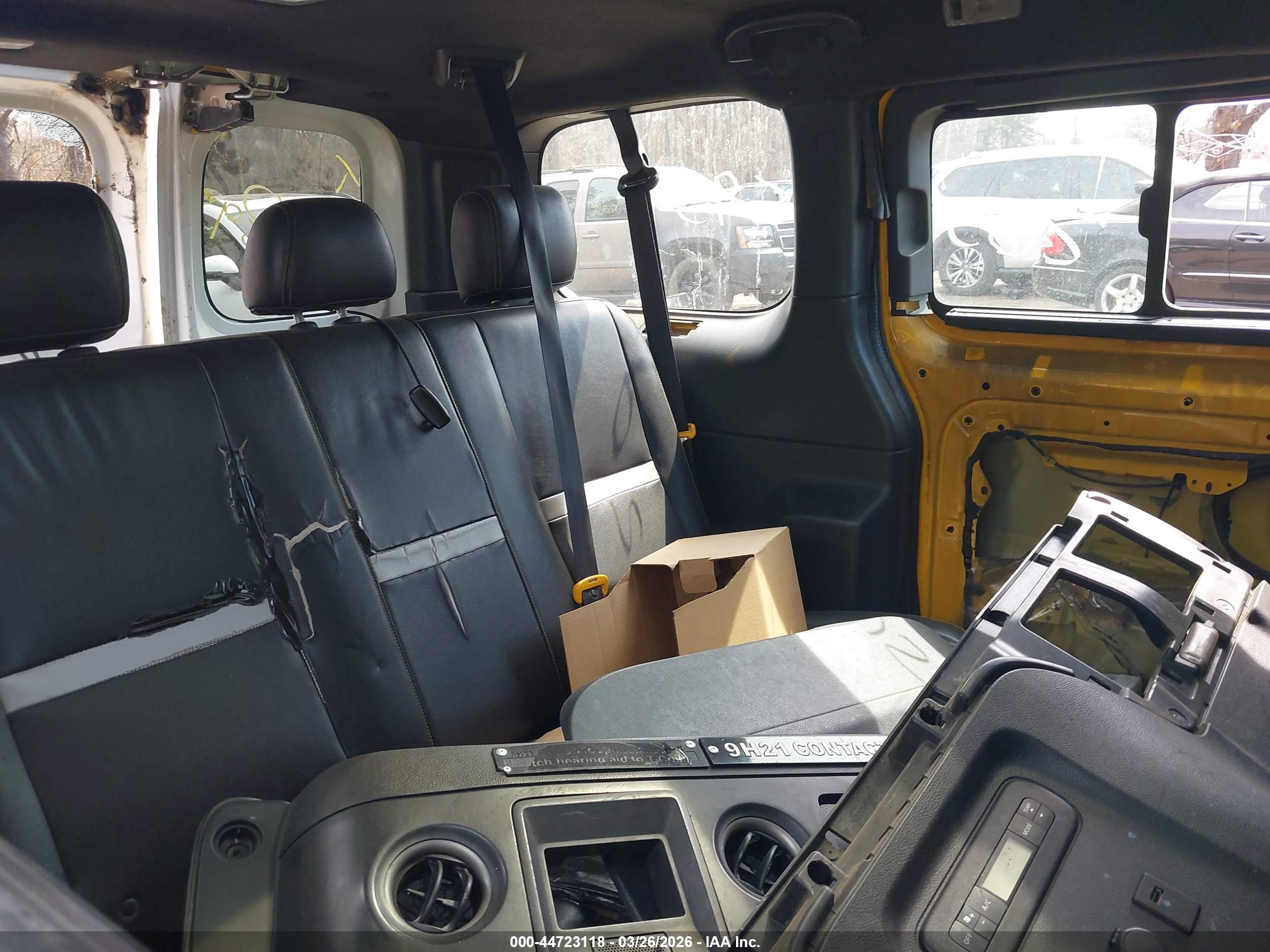 NISSAN NV200 image 8