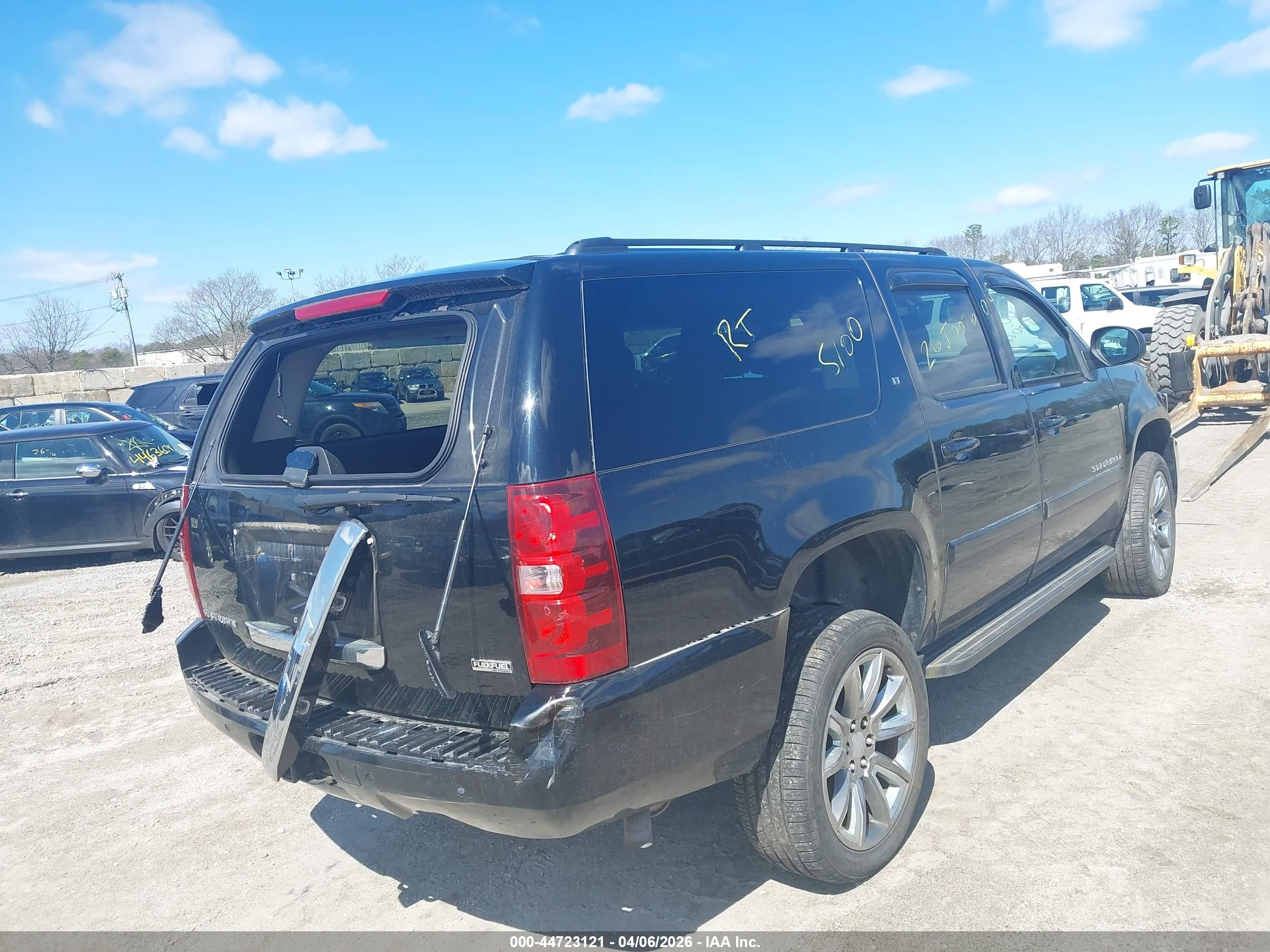 CHEVROLET SUBURBAN image 4