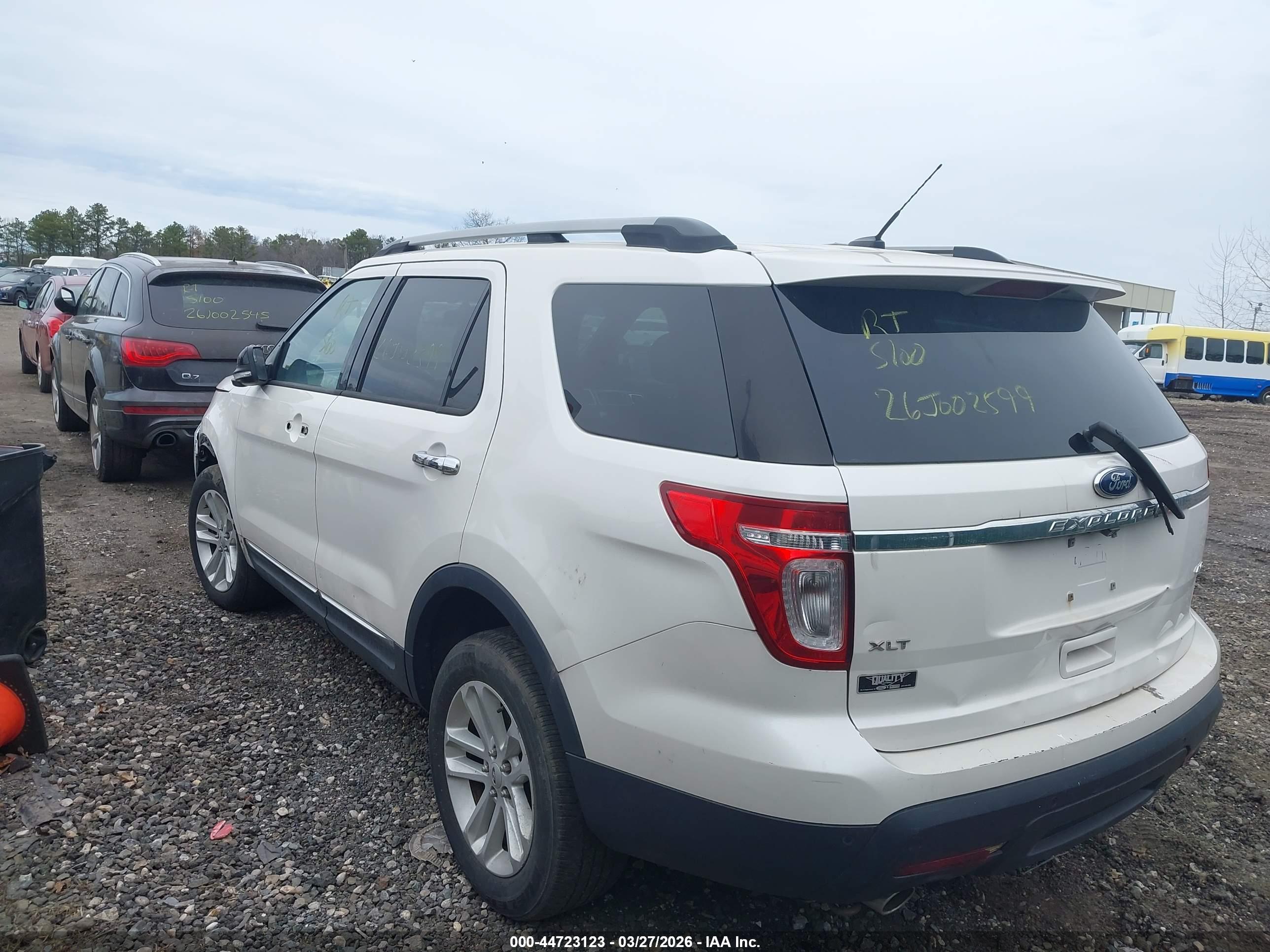 FORD EXPLORER image 3