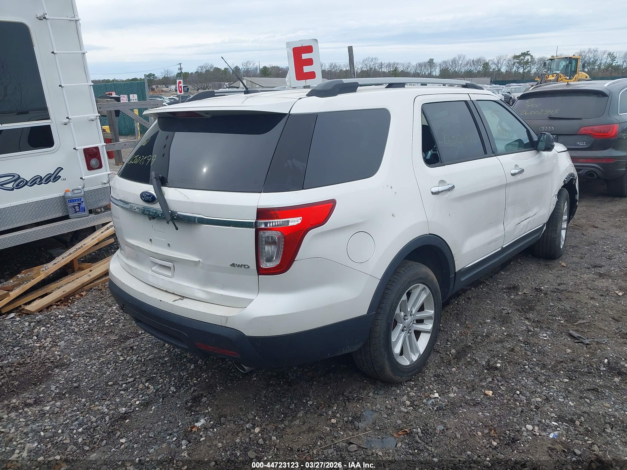 FORD EXPLORER image 4
