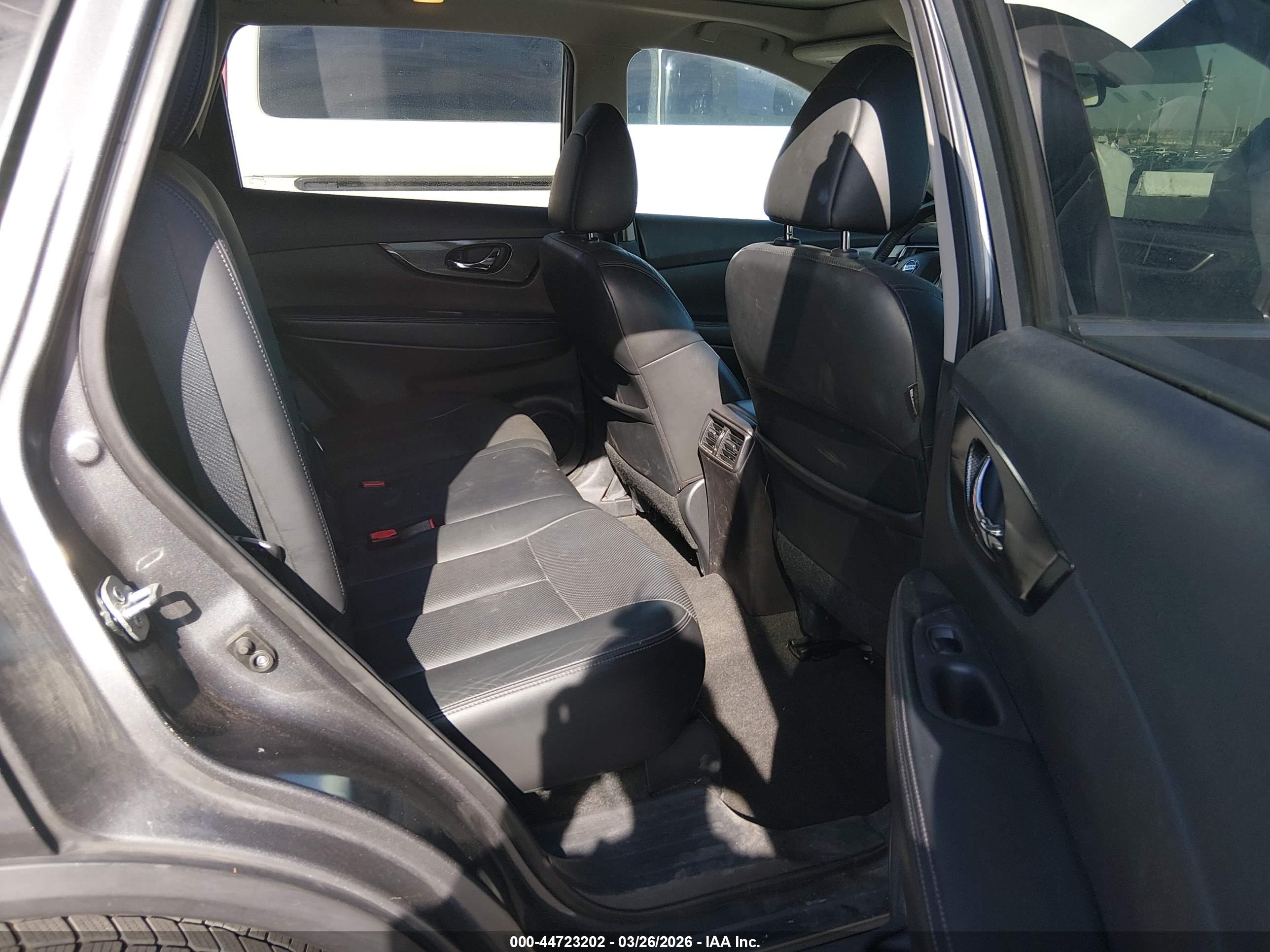 NISSAN ROGUE image 8