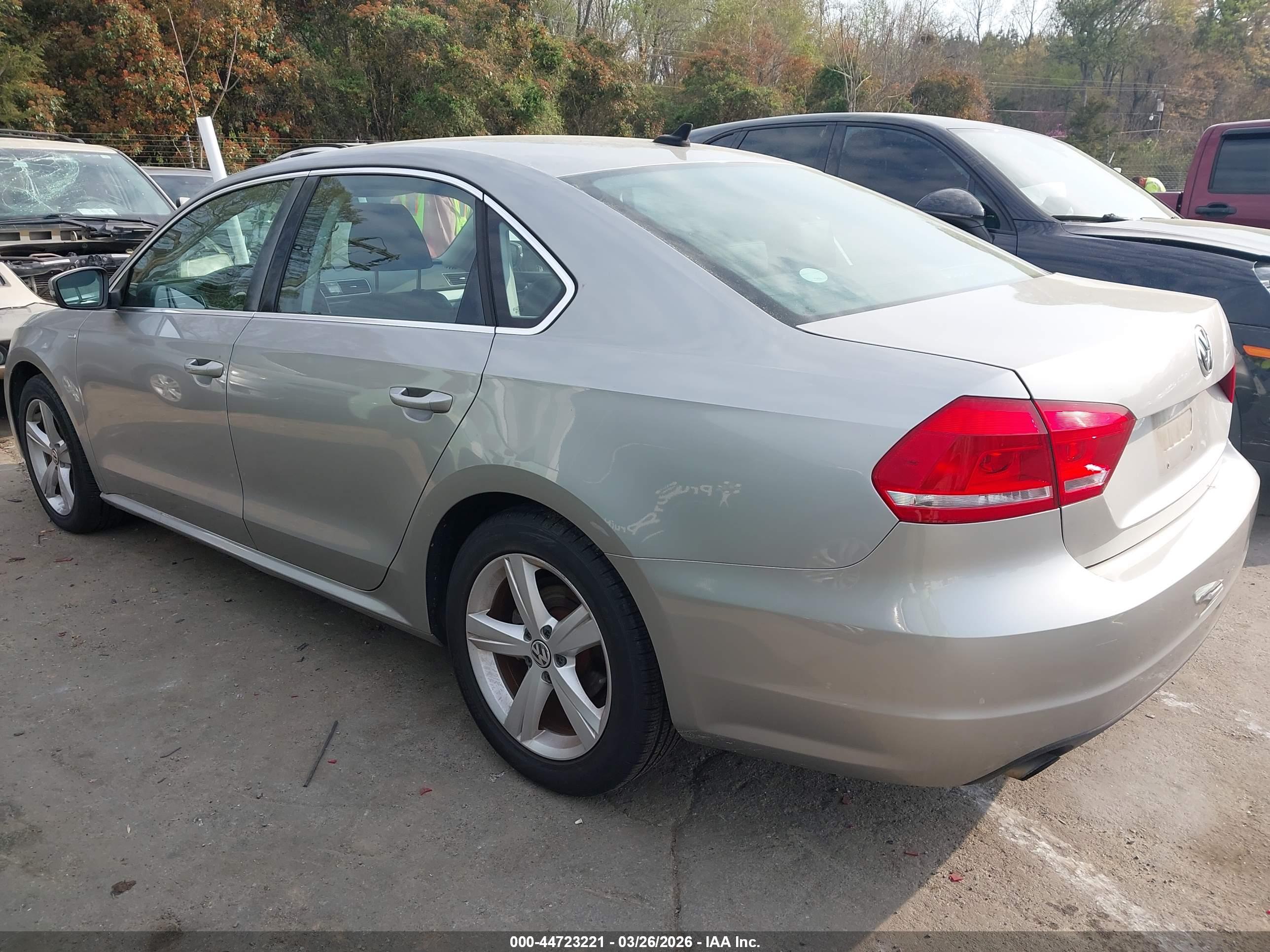 VOLKSWAGEN PASSAT image 3