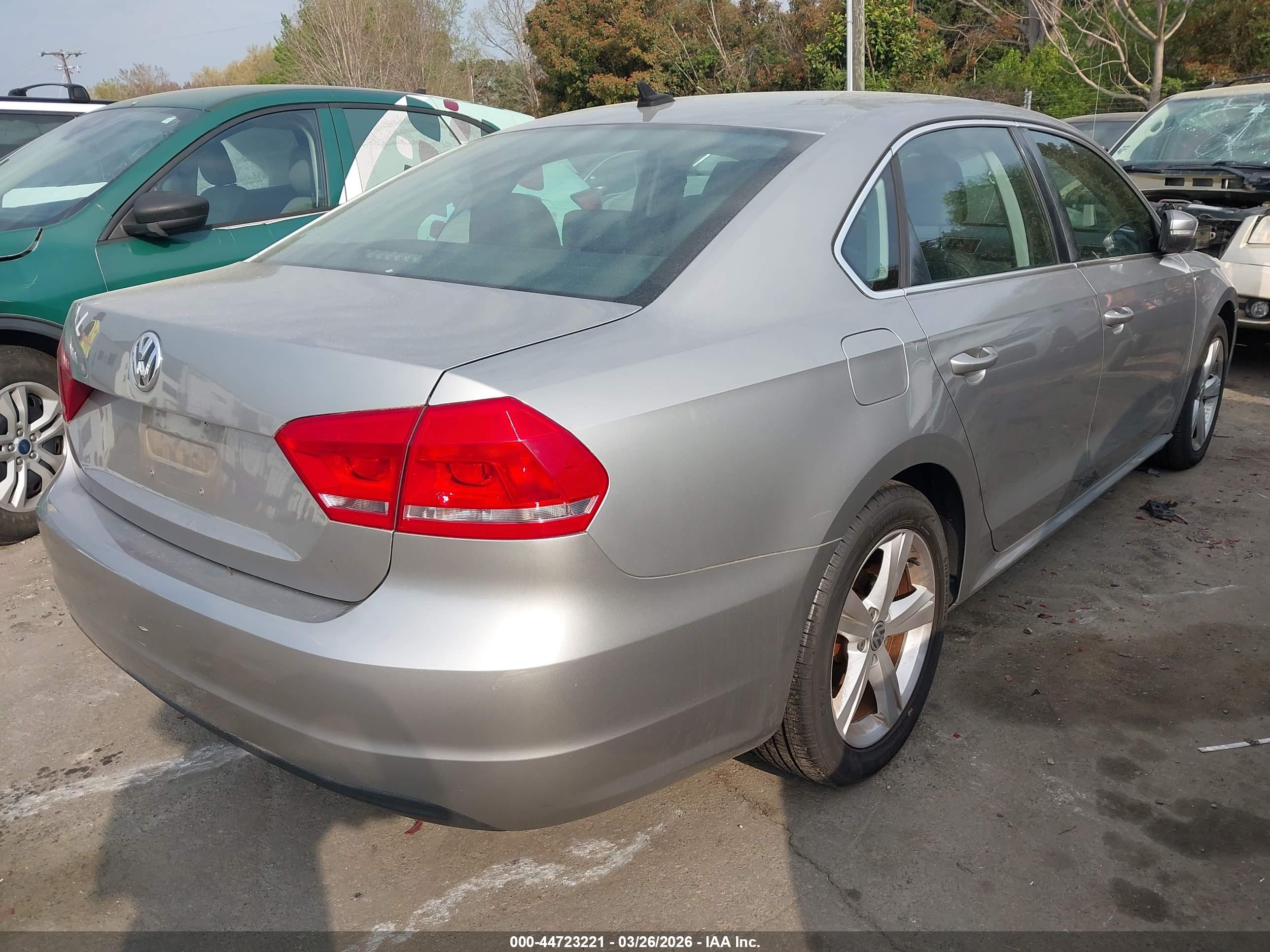 VOLKSWAGEN PASSAT image 4
