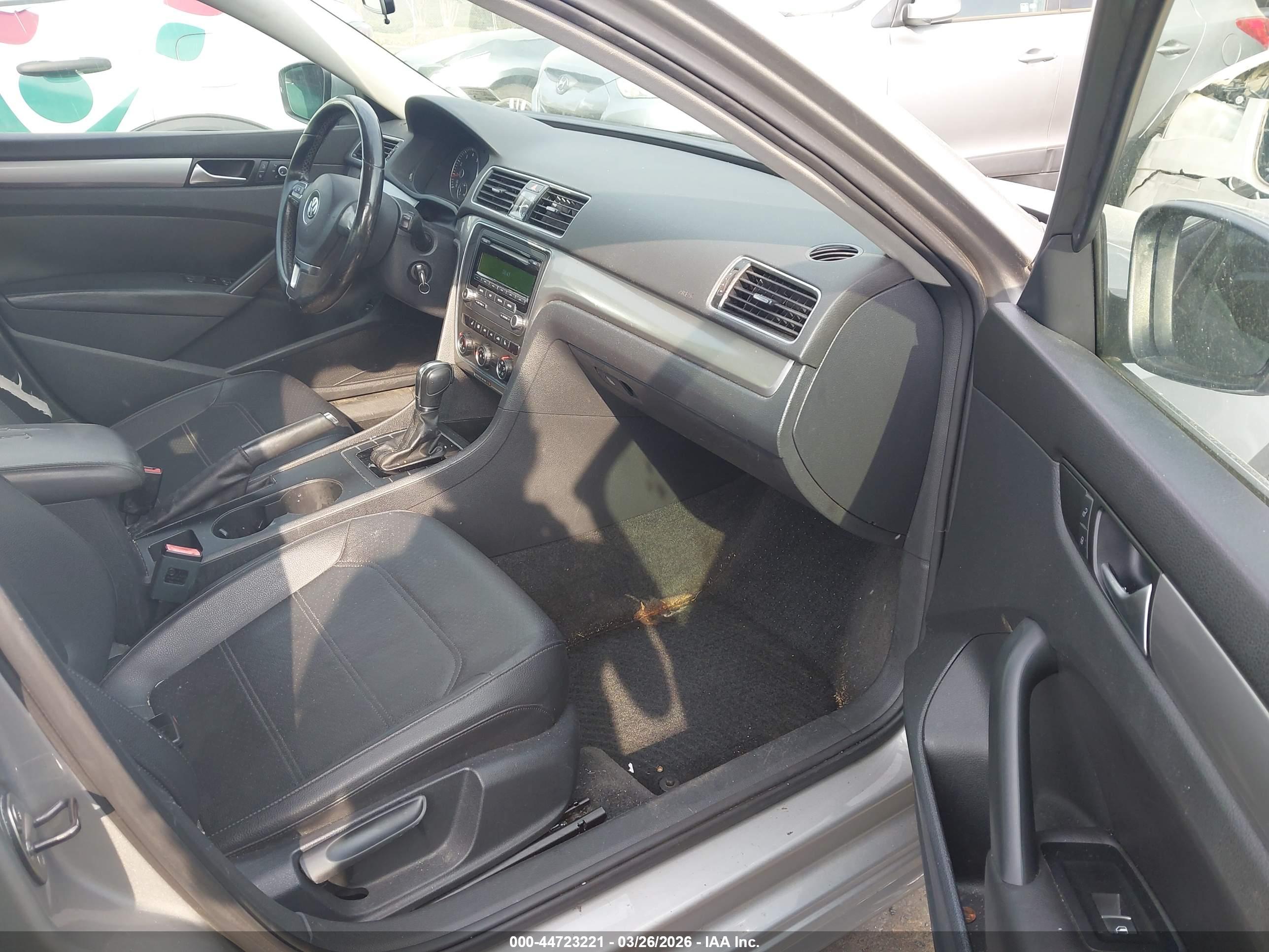 VOLKSWAGEN PASSAT image 5