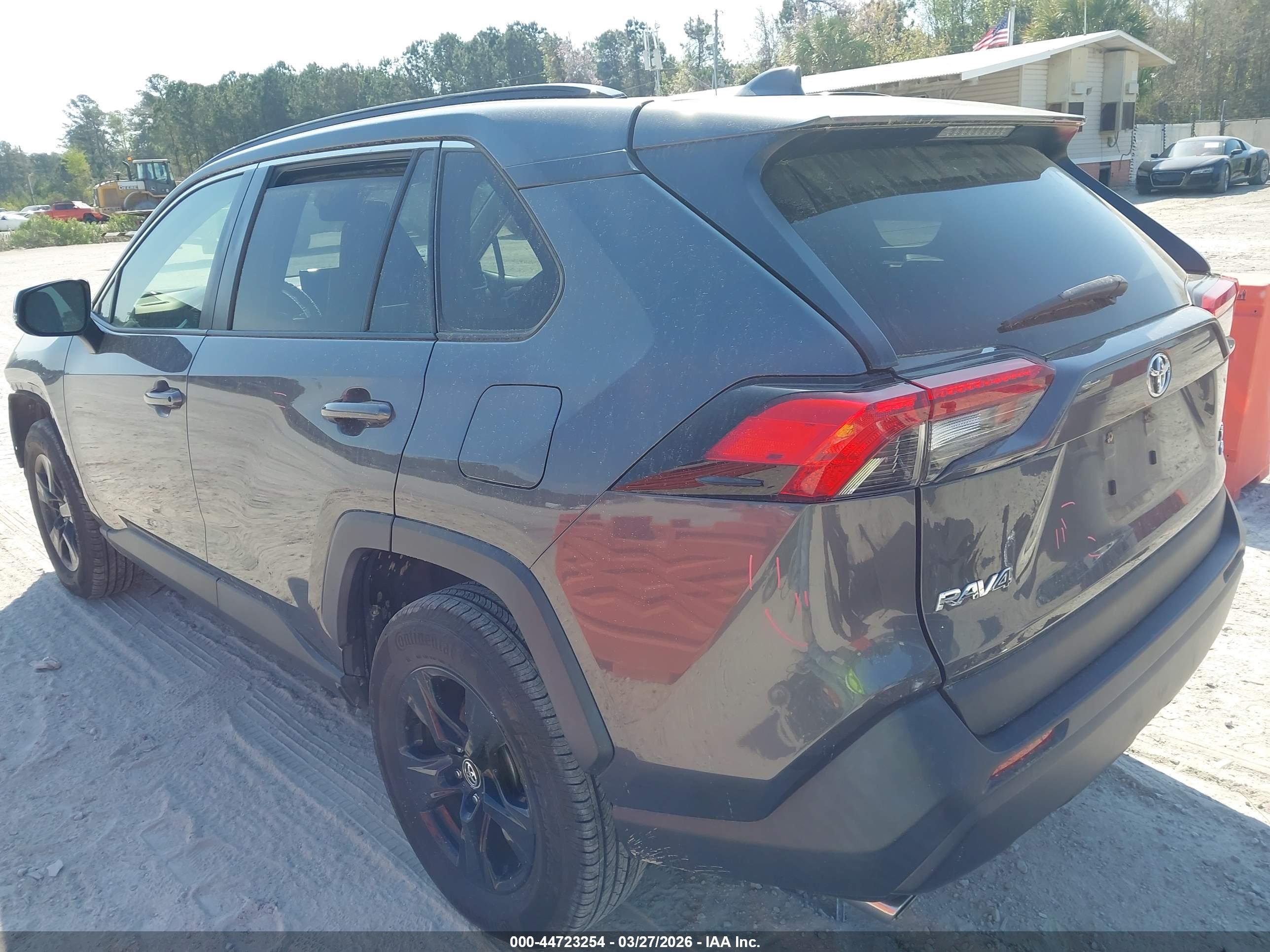 TOYOTA RAV4 image 3