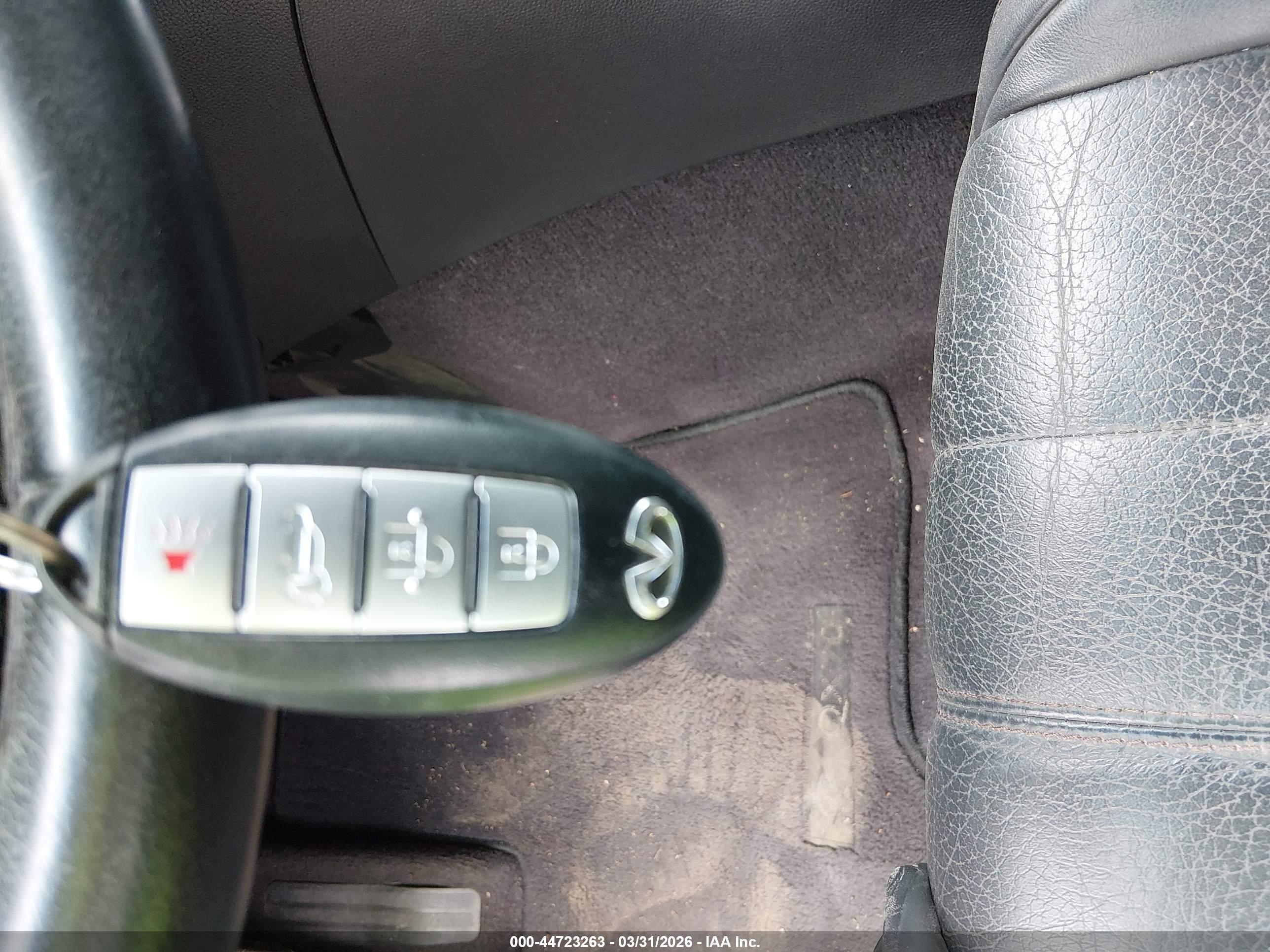 INFINITI QX70 image 11